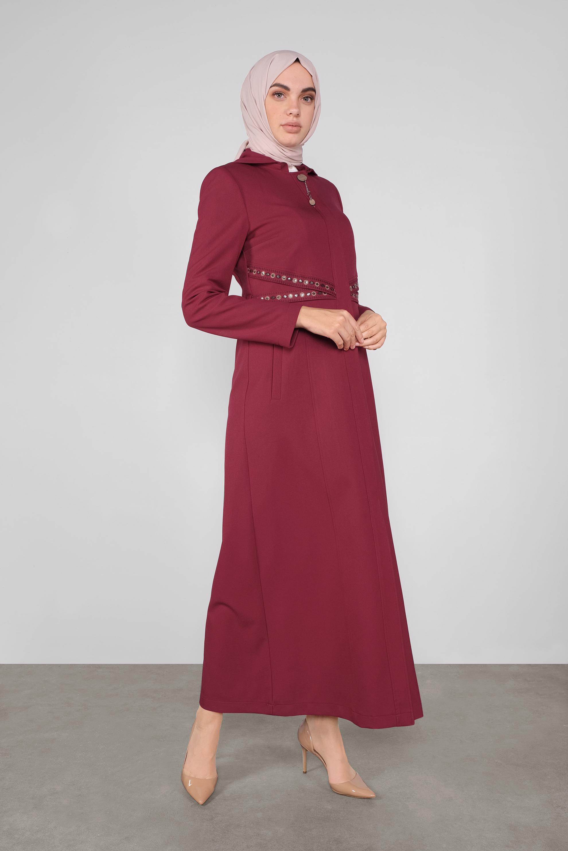 Tesettür giyim BORDO GİZLİ DÜĞMELİ NAKIŞLI PARDESÜ 10003 
