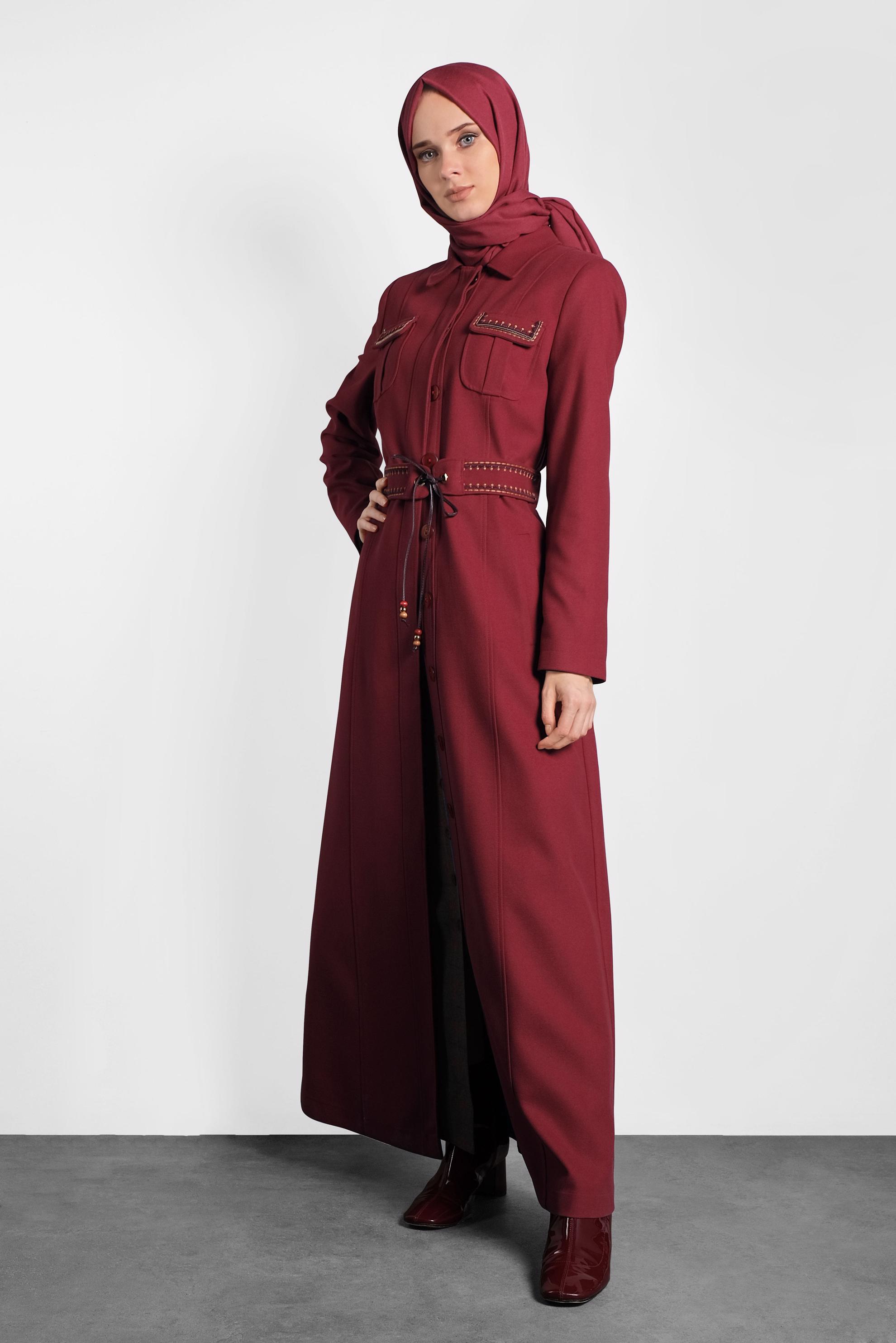 Tesettür giyim KIRMIZI NAKIŞ DETAYLI PARDESÜ 10010 