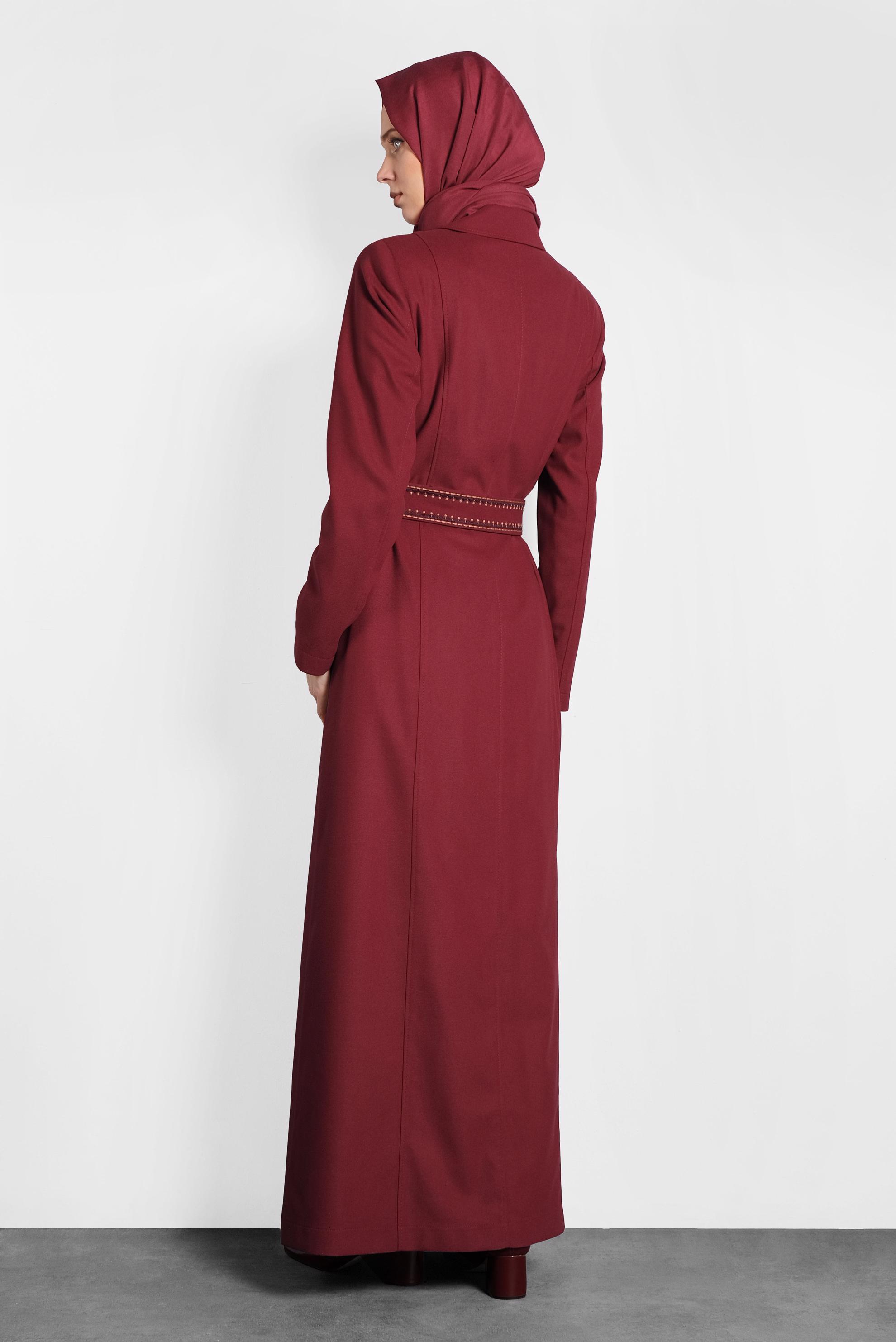 Tesettür giyim KIRMIZI NAKIŞ DETAYLI PARDESÜ 10010 