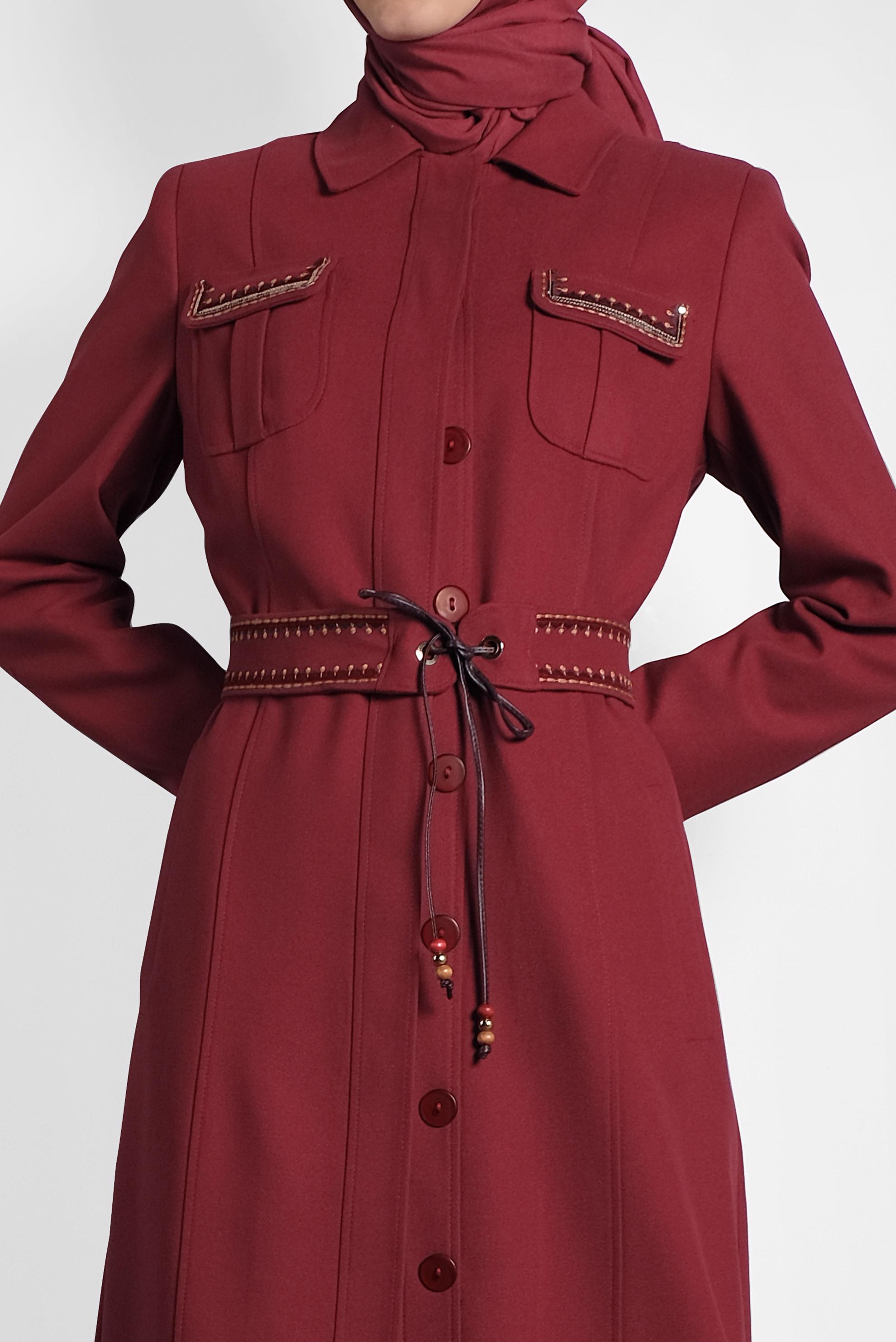 Tesettür giyim KIRMIZI NAKIŞ DETAYLI PARDESÜ 10010 