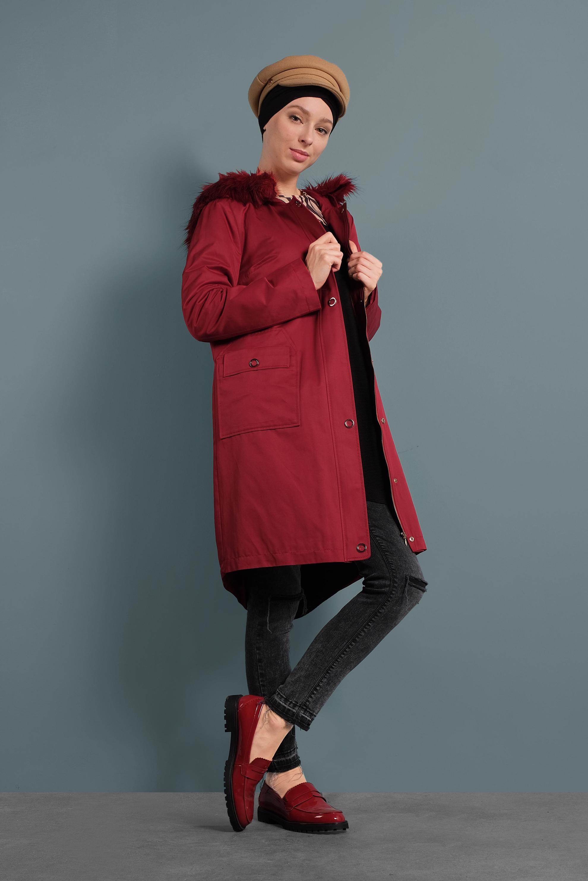 Tesettür giyim KIRMIZI KAPÜŞONU KÜRKLÜ PARKA 90020