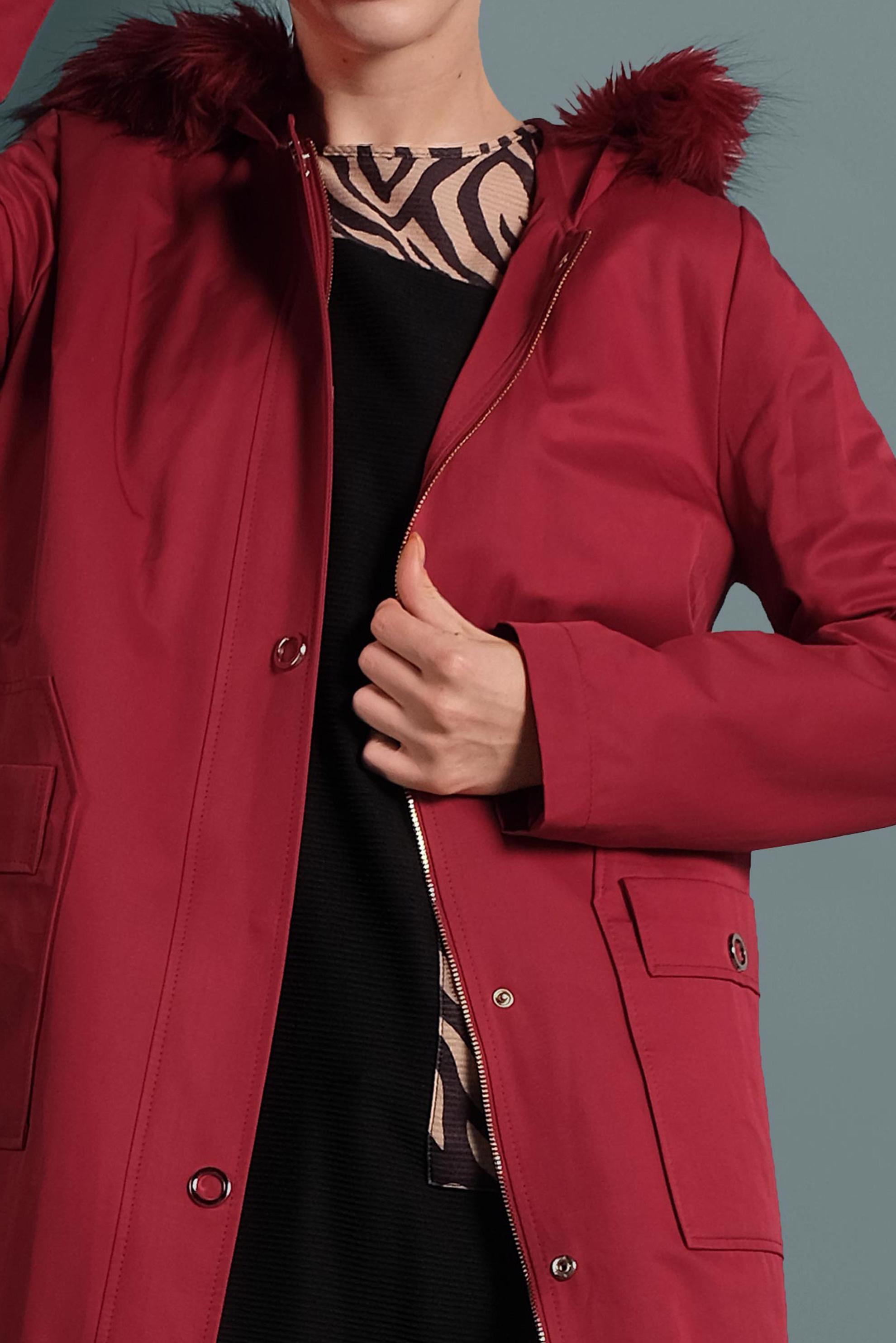 Tesettür giyim KIRMIZI KAPÜŞONU KÜRKLÜ PARKA 90020