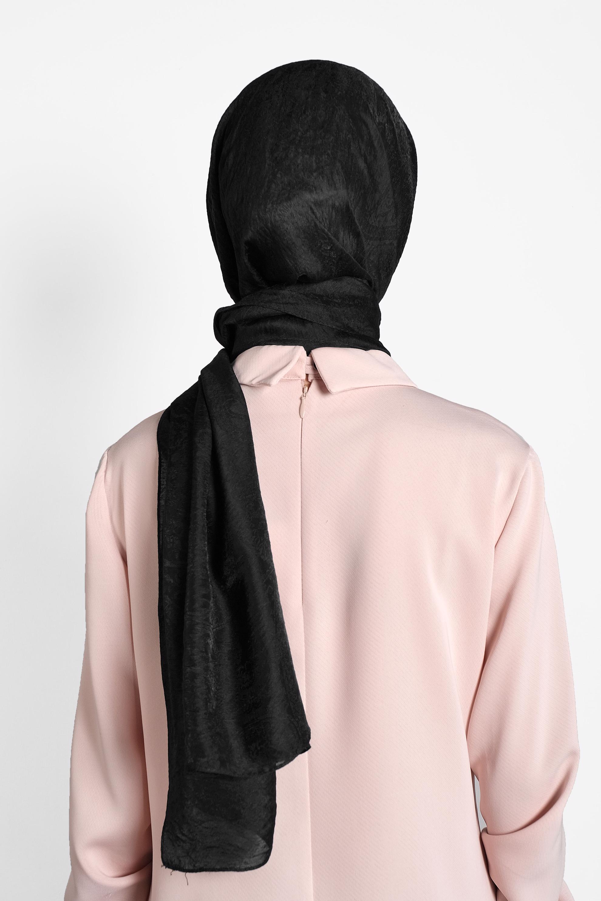 Tesettür giyim SİYAH ALVİNA JAKARLI MİLANO ŞAL 8002  