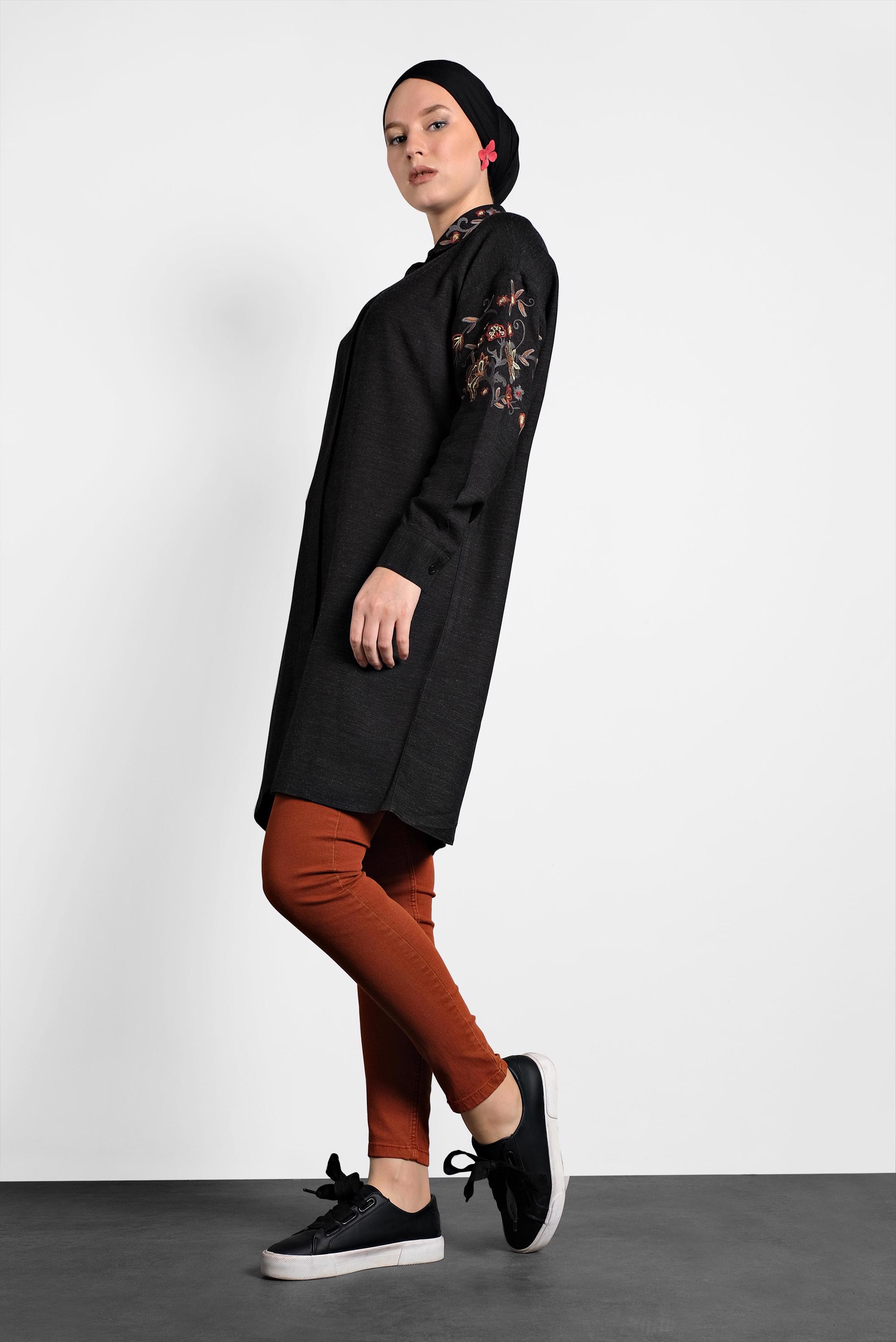 Tesettür giyim SİYAH ÇİÇEK NAKIŞLI TUNİK 40238