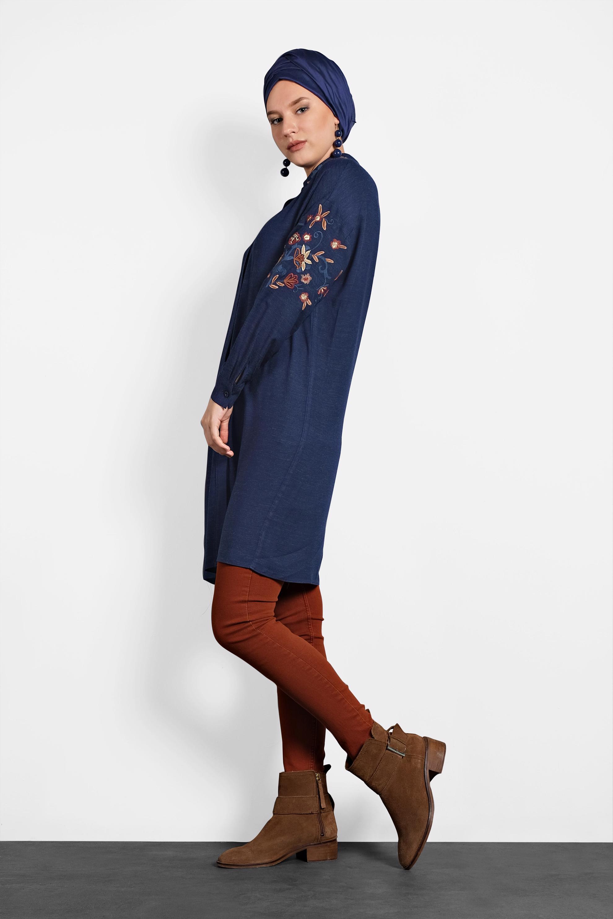 Tesettür giyim LACİVERT ÇİÇEK NAKIŞLI TUNİK 40238