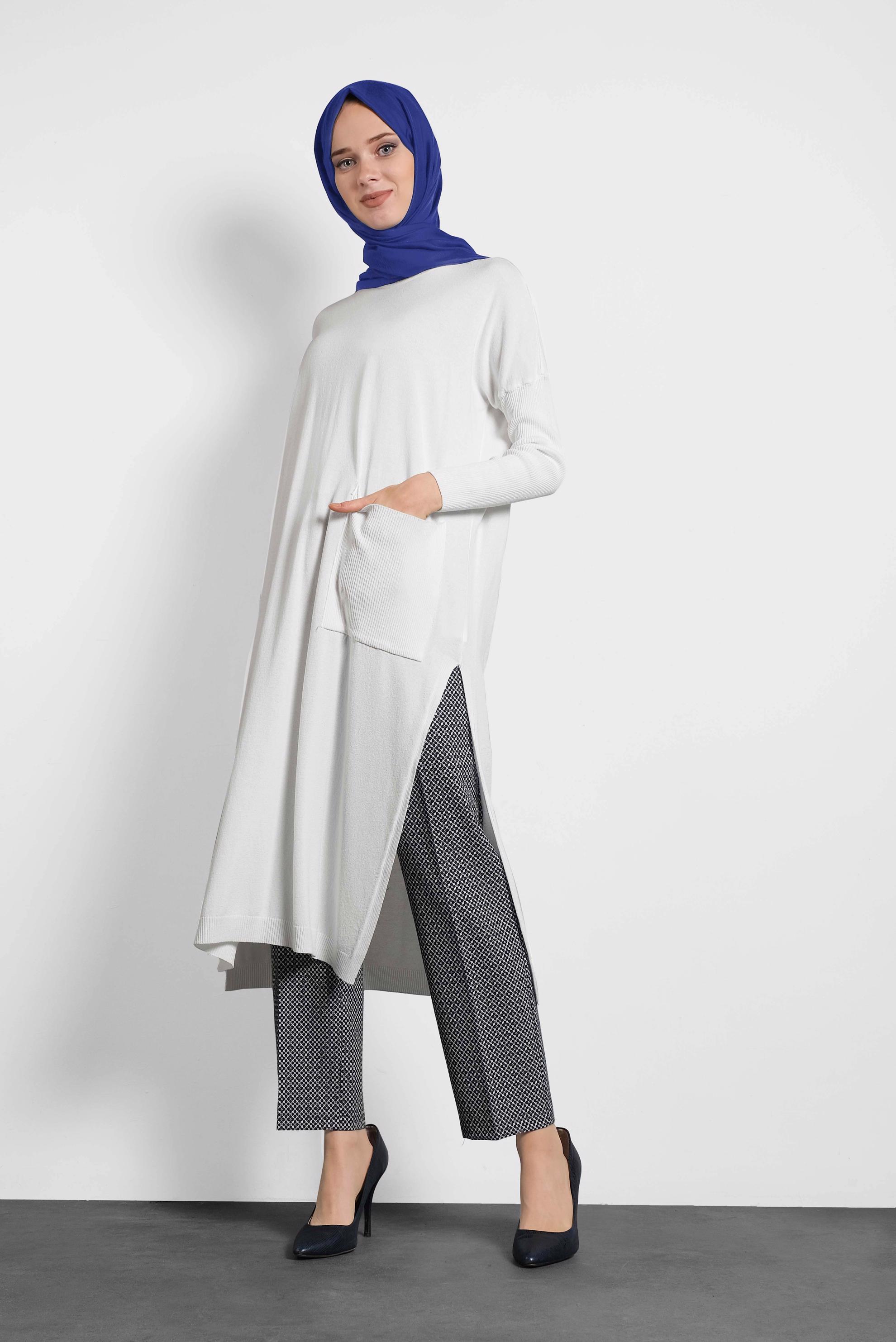 Tesettür giyim BEYAZ YANLARI YIRTMAÇLI TRİKO TUNİK 4134