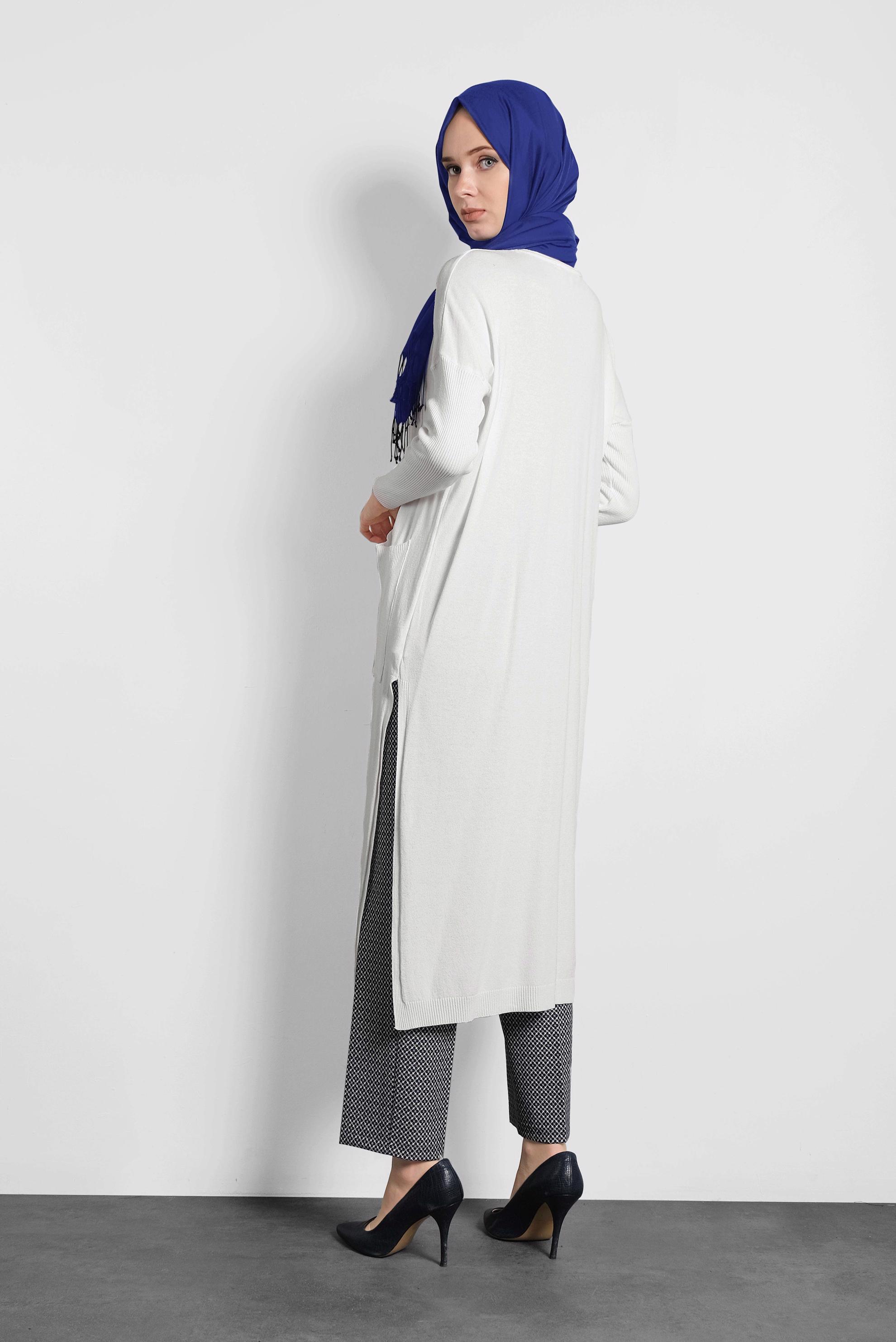 Tesettür giyim BEYAZ YANLARI YIRTMAÇLI TRİKO TUNİK 4134