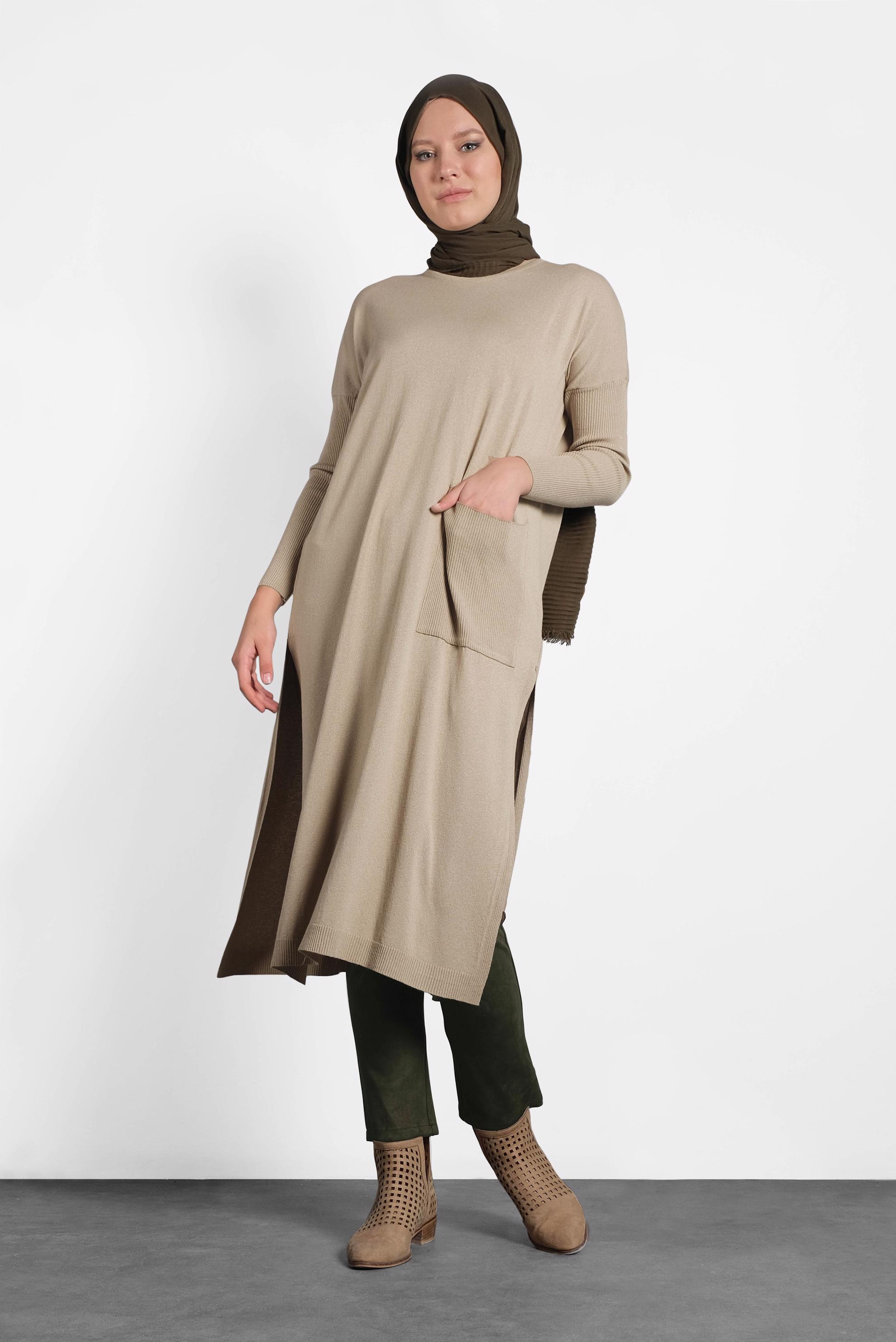 Tesettür giyim BEJ YANLARI YIRTMAÇLI TRİKO TUNİK 4134