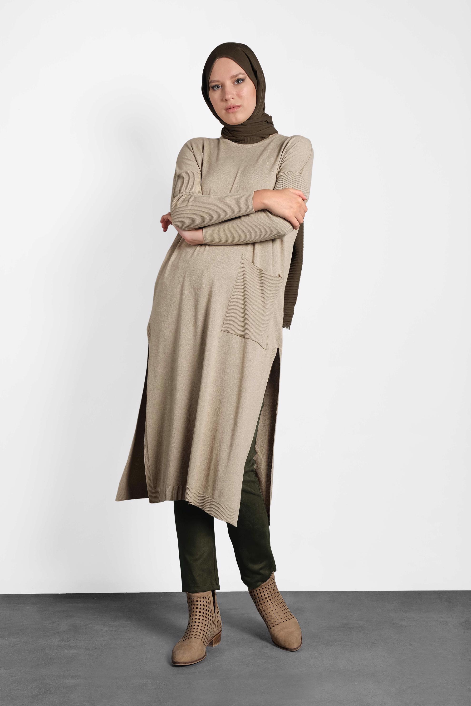 Tesettür giyim BEJ YANLARI YIRTMAÇLI TRİKO TUNİK 4134