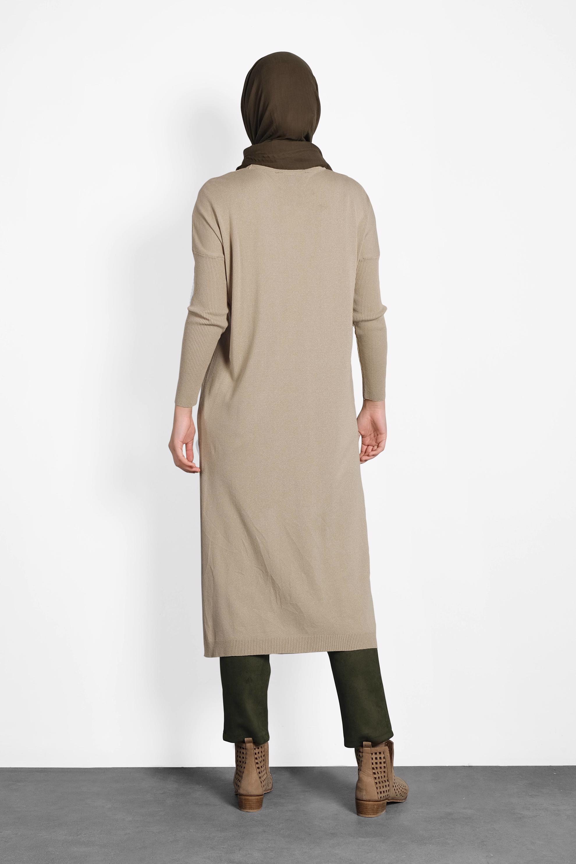 Tesettür giyim BEJ YANLARI YIRTMAÇLI TRİKO TUNİK 4134