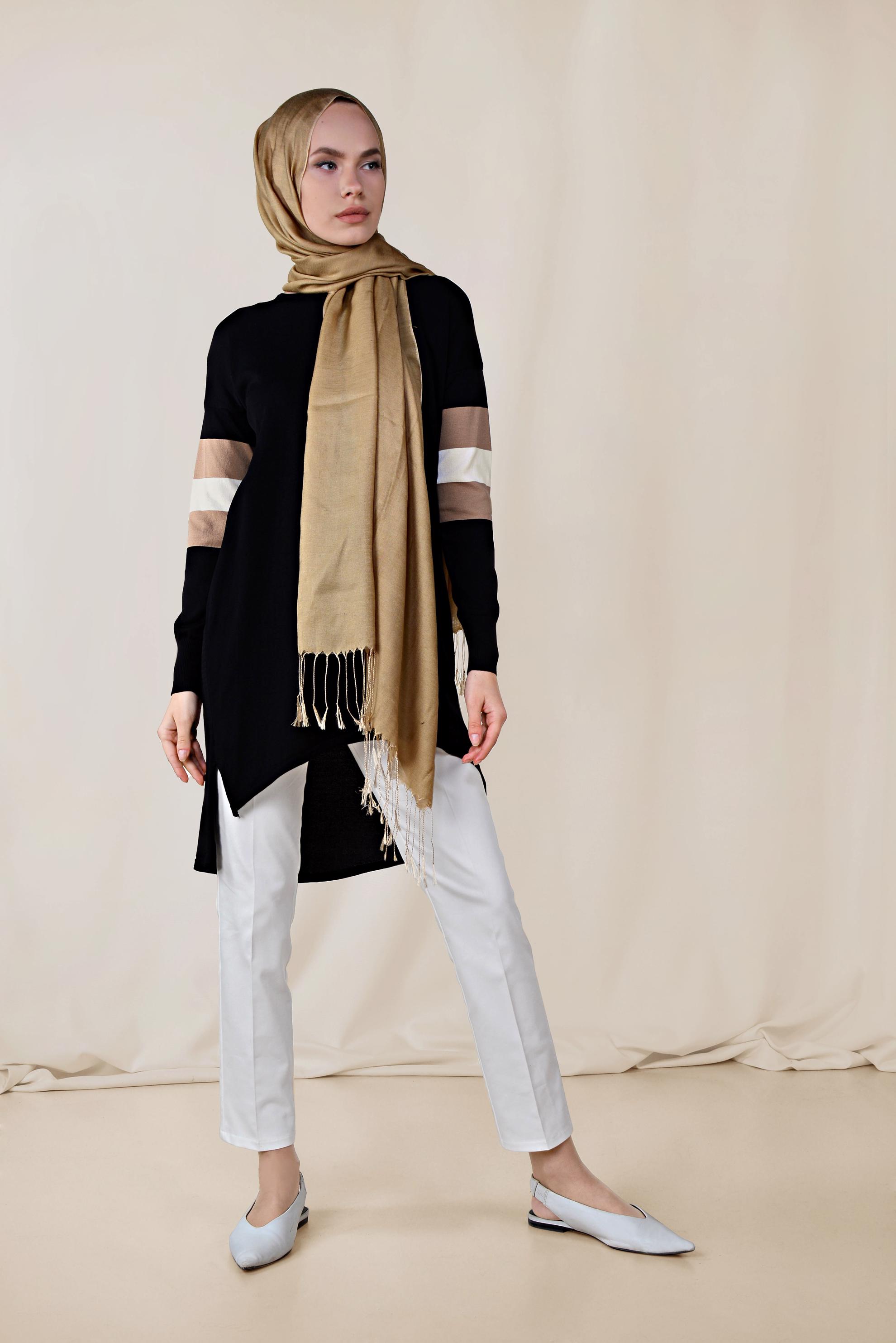 Tesettür giyim SİYAH YANLARI YIRTMAÇLI TUNİK 4140 