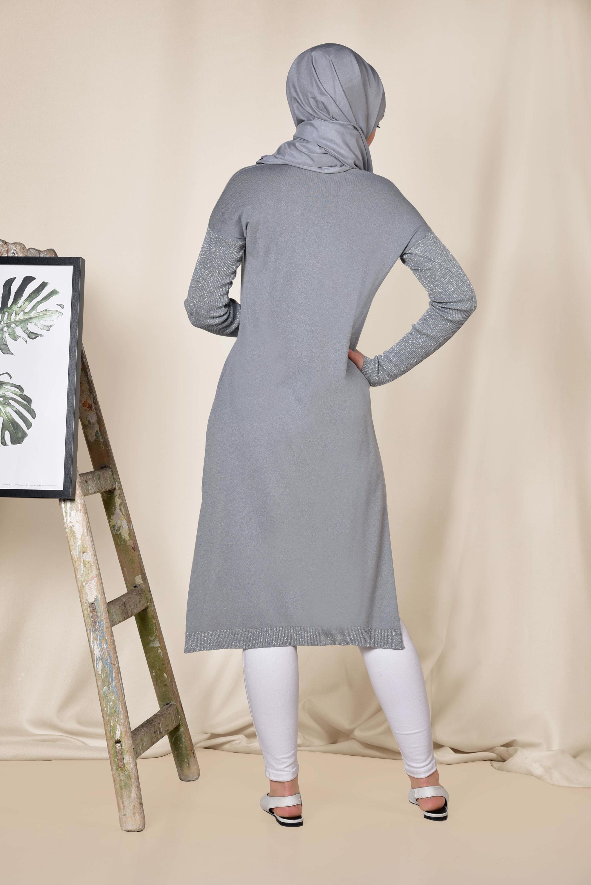 Tesettür giyim GRİ YANLARI YIRTMAÇLI SİMLİ TUNİK 4523
