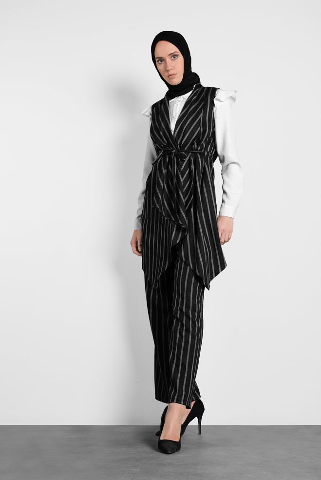 Tesettür giyim SİYAH ÇİZGİLİ ASİMETRİK KESİM YELEK 40234 - ALVİNA