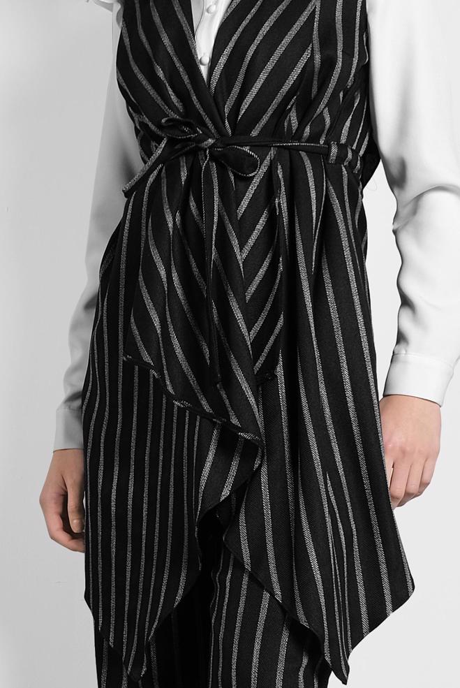 Tesettür giyim SİYAH ÇİZGİLİ ASİMETRİK KESİM YELEK 40234 - ALVİNA