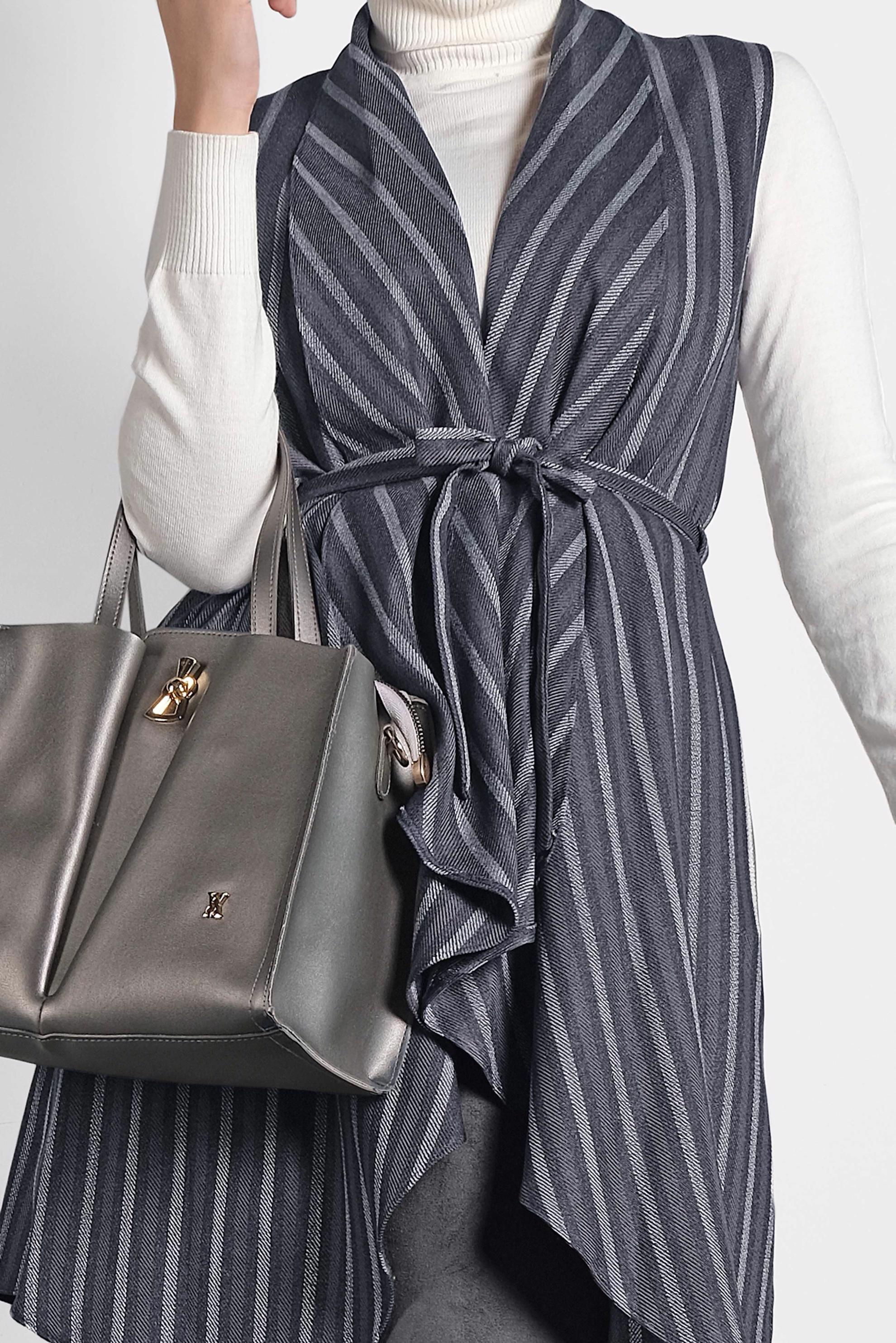 Tesettür giyim LACİVERT ÇİZGİLİ ASİMETRİK KESİM YELEK 40234