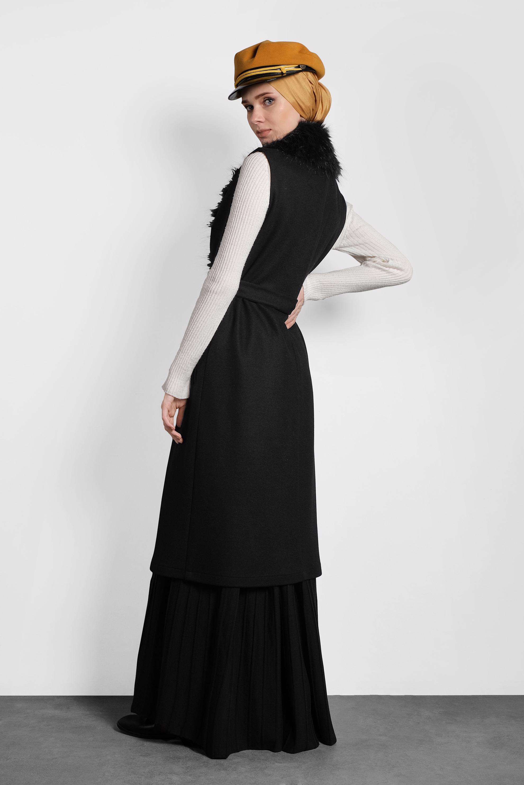 Tesettür giyim SİYAH YAKASI KÜRKLÜ CEPLİ YELEK 40310