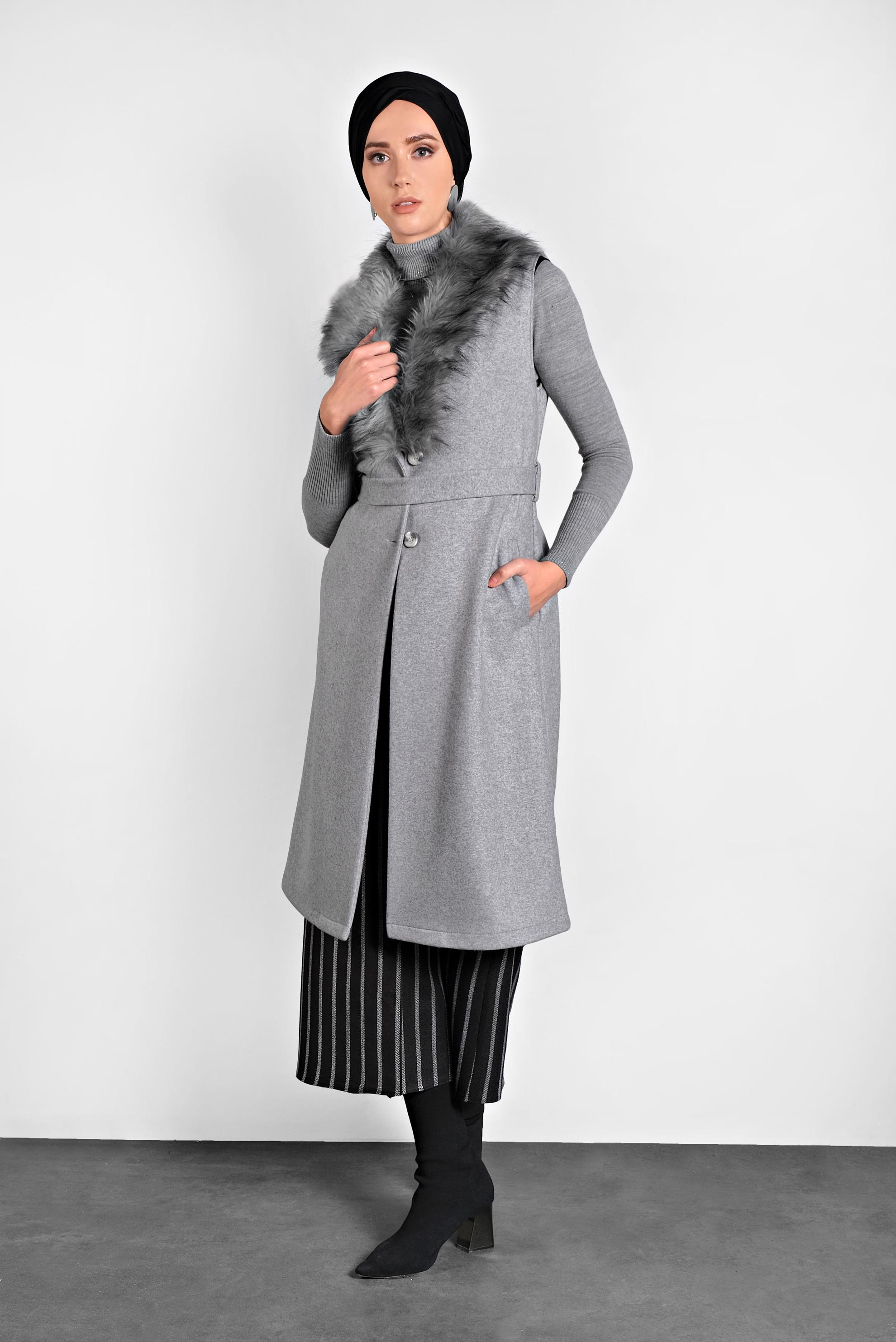 Tesettür giyim GRİ YAKASI KÜRKLÜ CEPLİ YELEK 40310