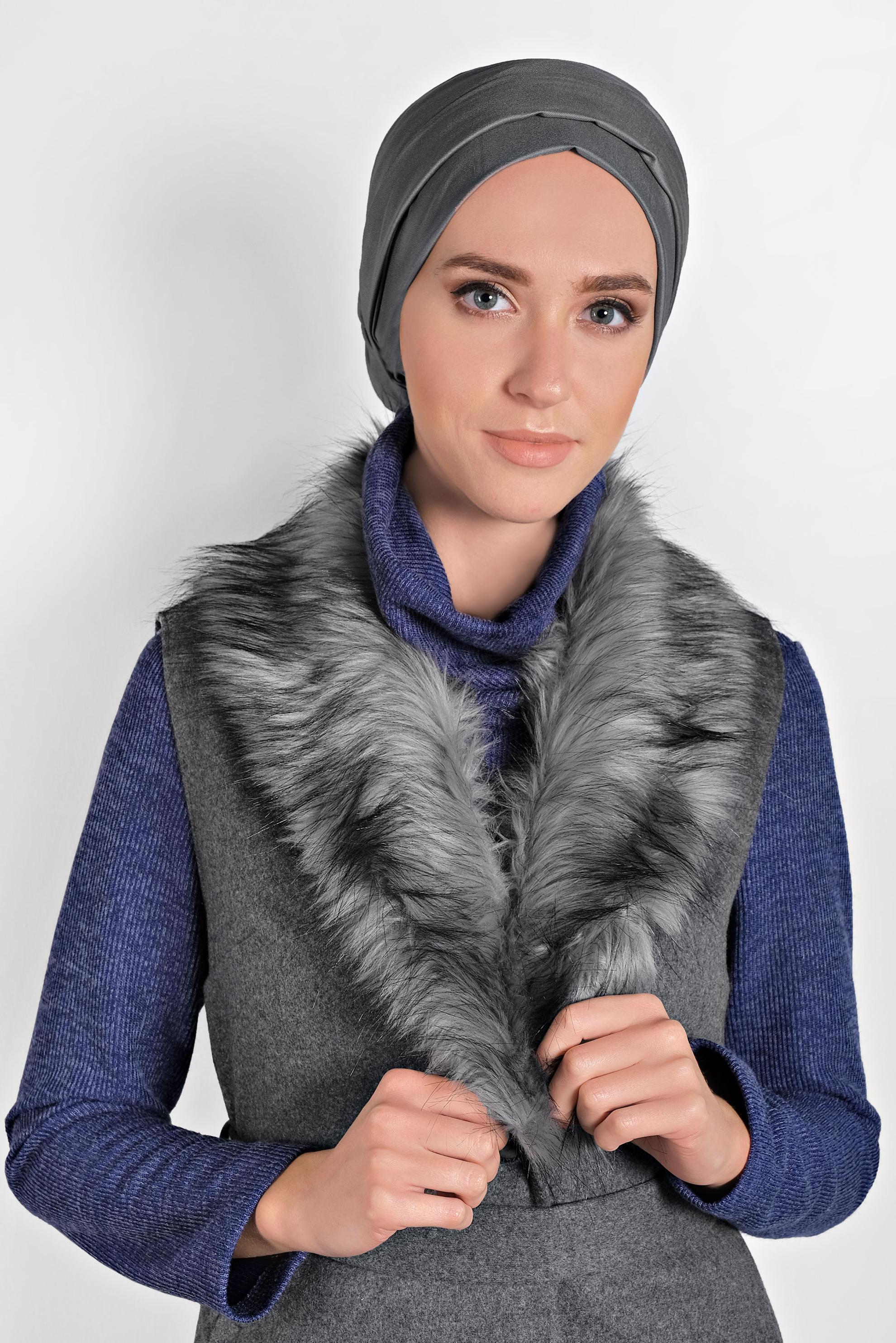 Tesettür giyim GRİ YAKASI KÜRKLÜ CEPLİ YELEK 40310