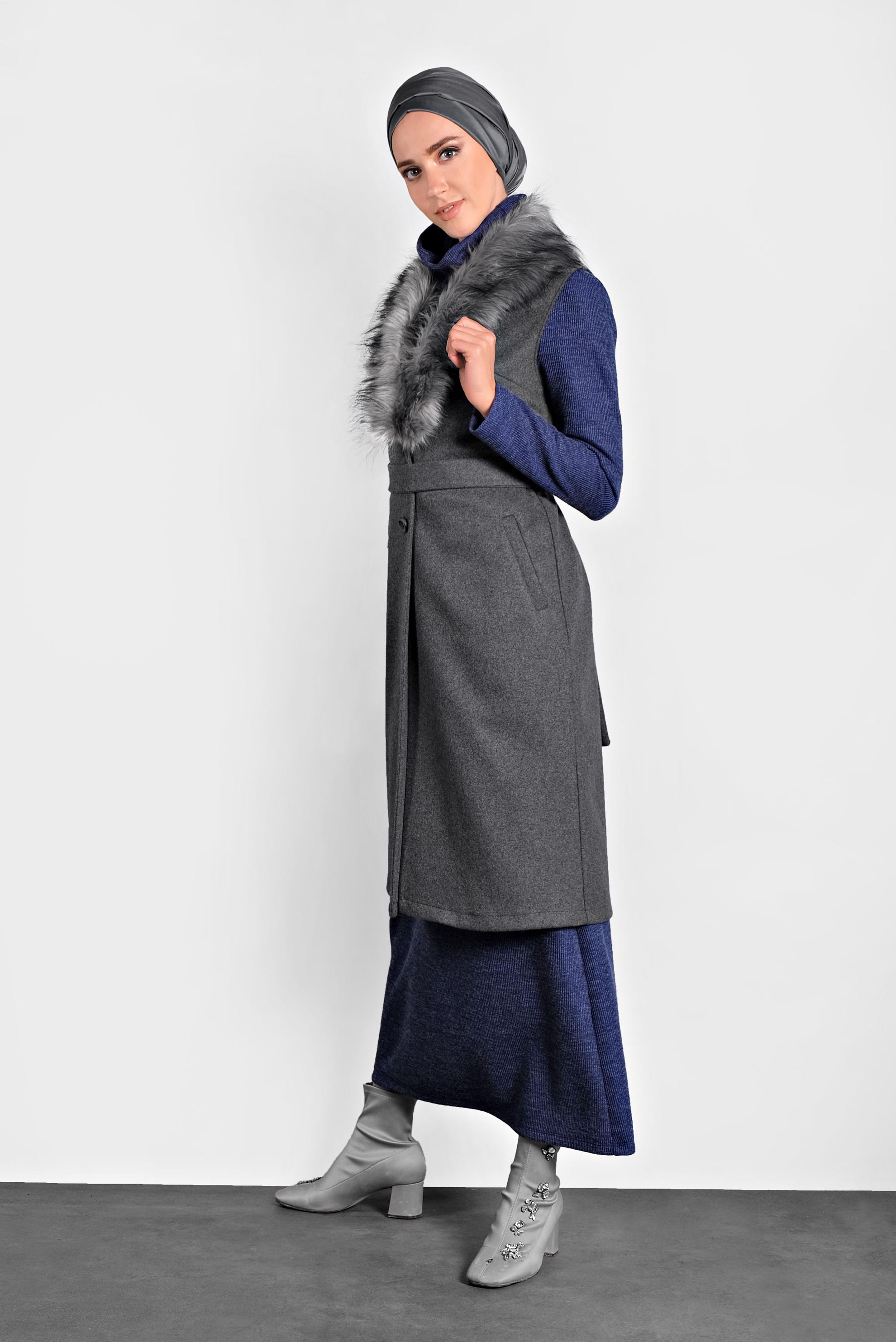 Tesettür giyim GRİ YAKASI KÜRKLÜ CEPLİ YELEK 40310