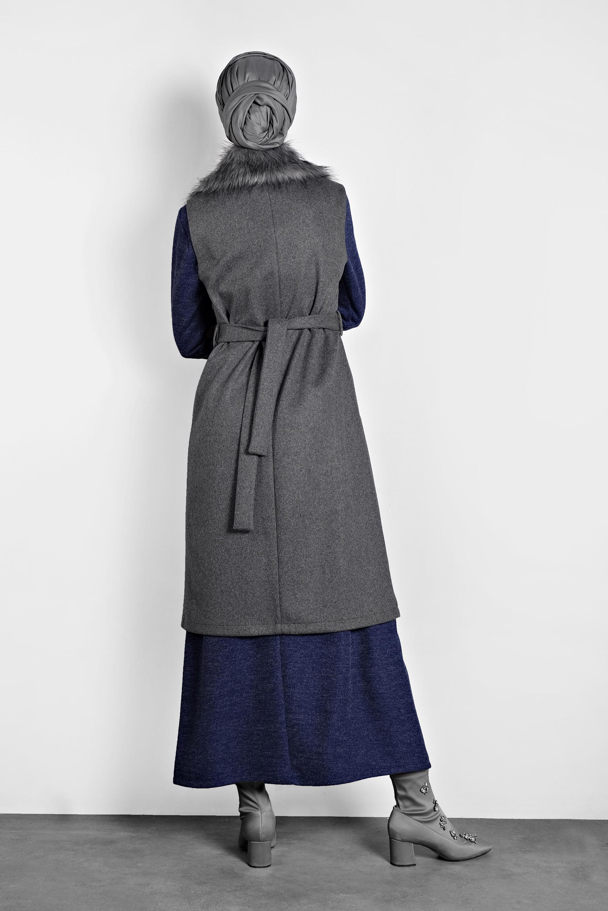 Tesettür giyim GRİ YAKASI KÜRKLÜ CEPLİ YELEK 40310