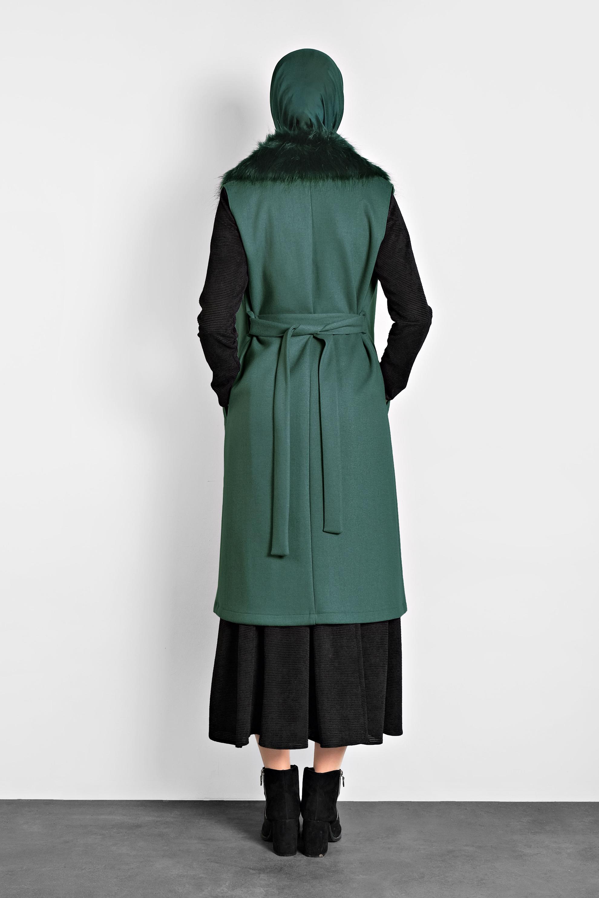 Tesettür giyim YEŞİL YAKASI KÜRKLÜ CEPLİ YELEK 40310