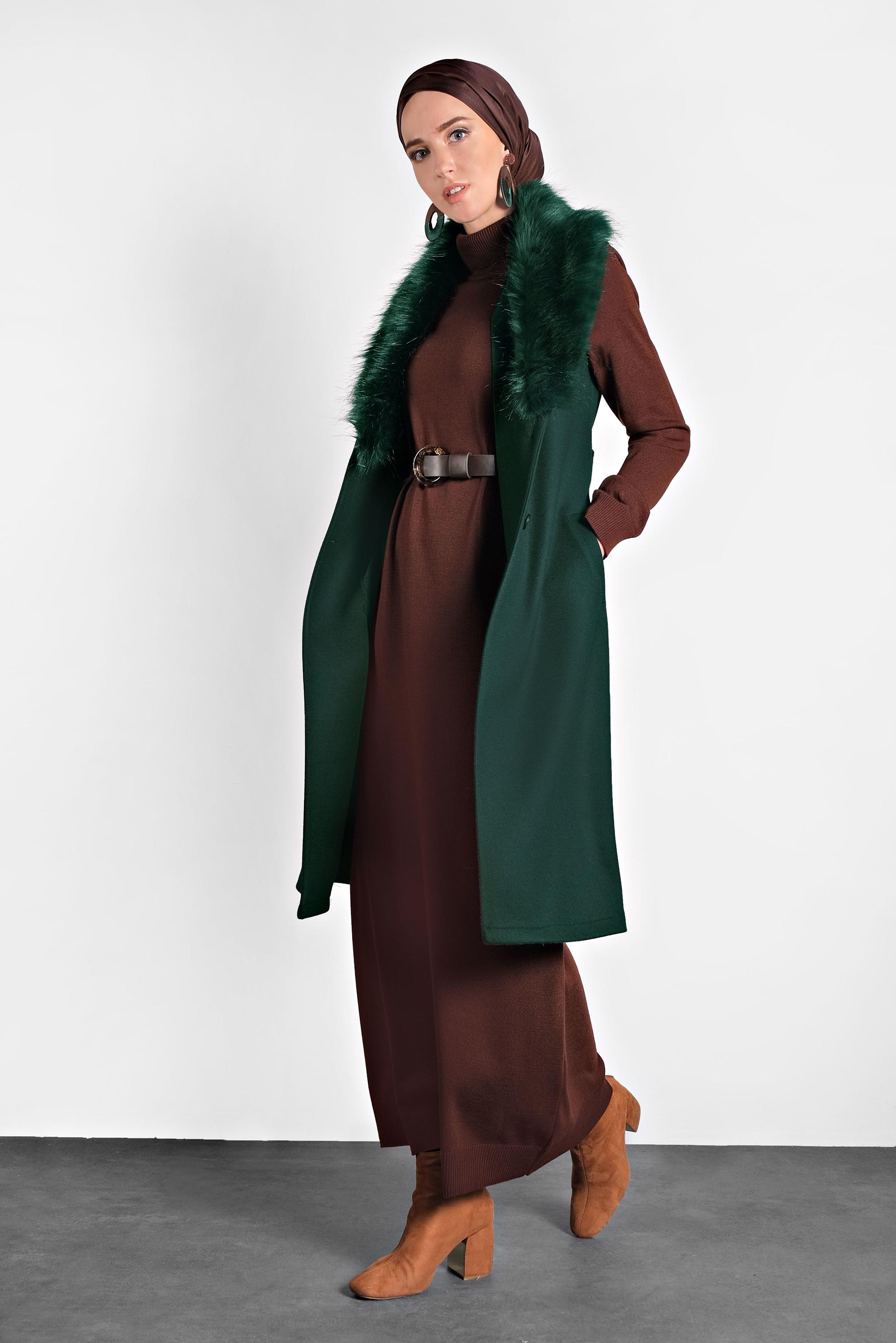 Tesettür giyim YEŞİL YAKASI KÜRKLÜ CEPLİ YELEK 40310