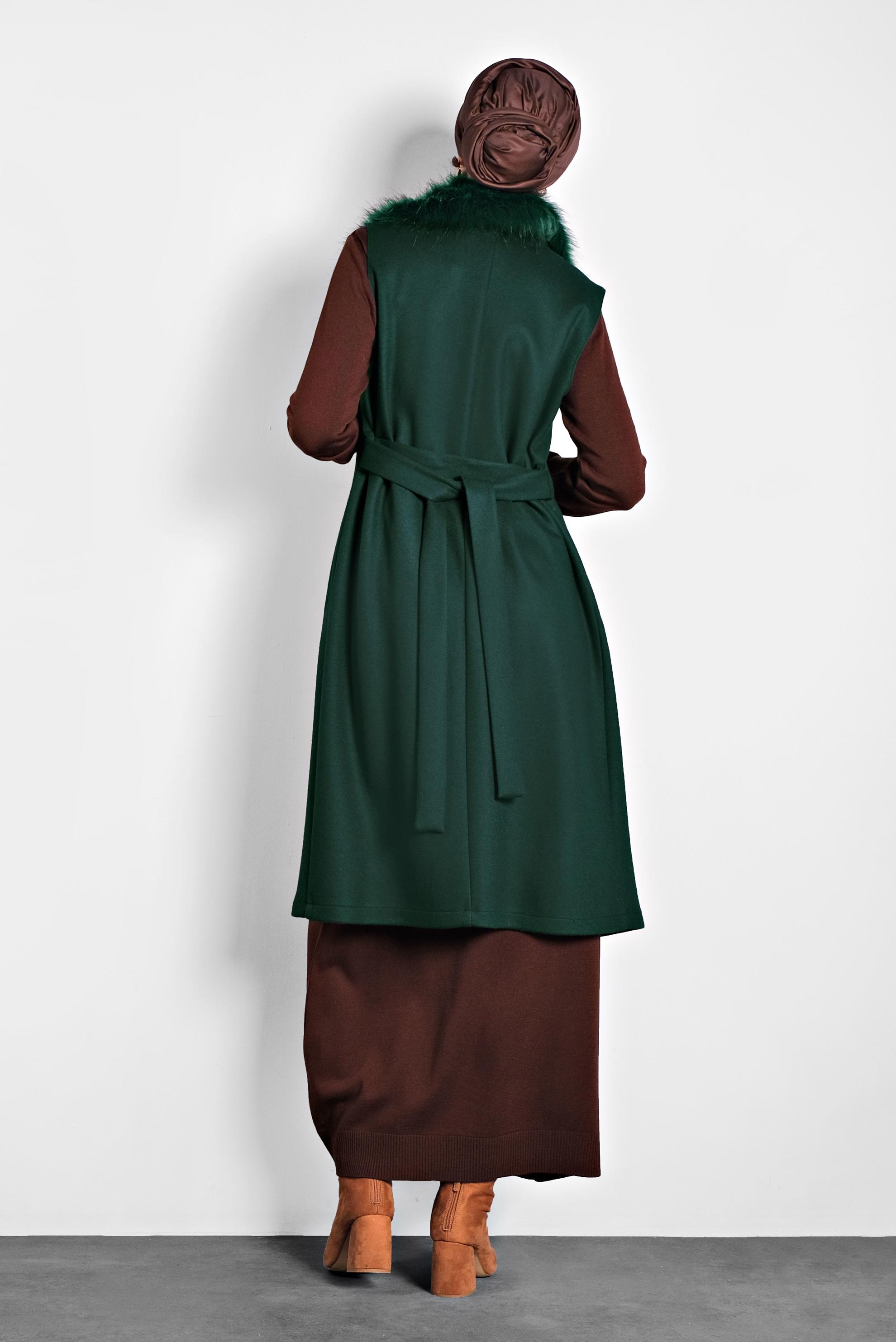 Tesettür giyim YEŞİL YAKASI KÜRKLÜ CEPLİ YELEK 40310