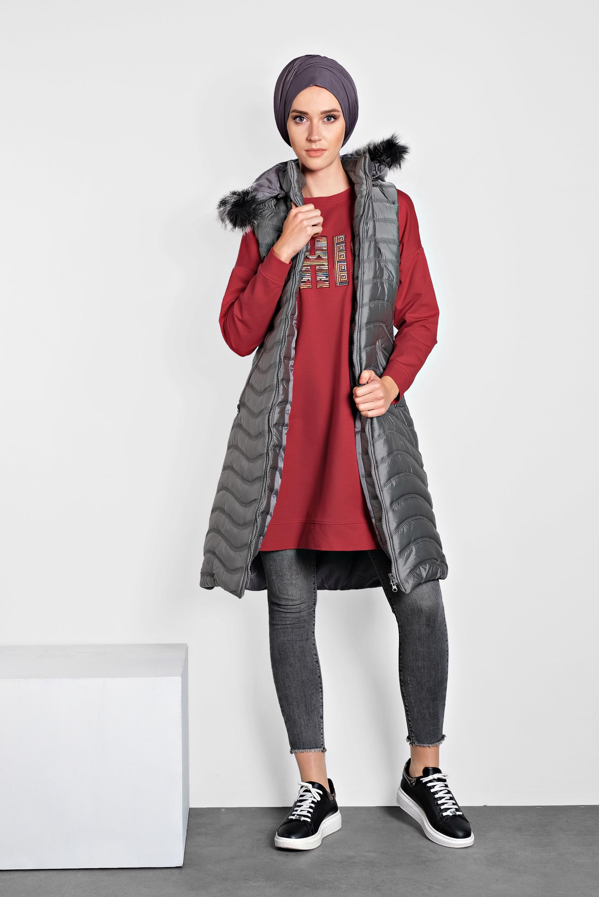 Tesettür giyim GRİ KÜRKLÜ KAPÜŞONLU ŞİŞME YELEK 90097