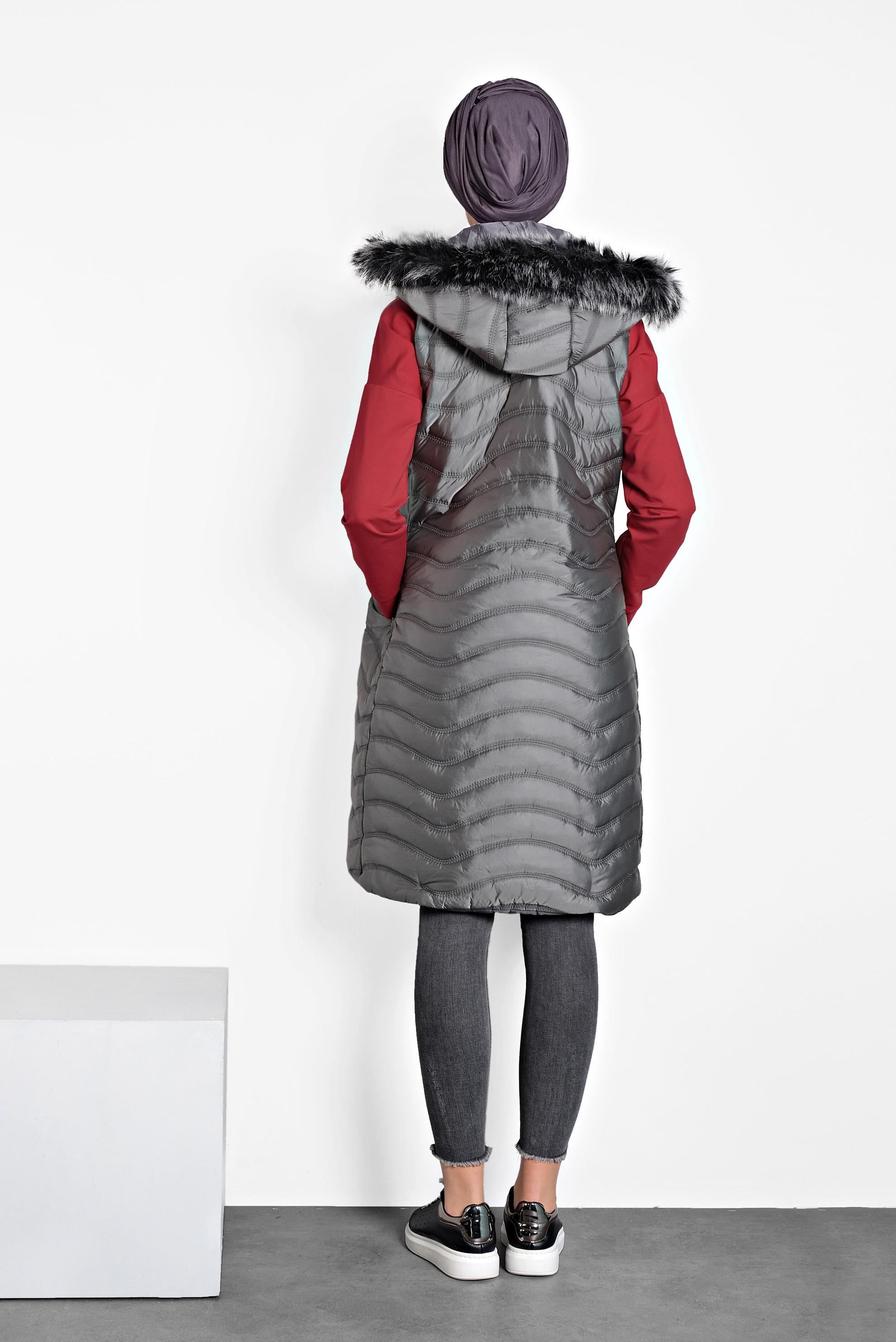 Tesettür giyim GRİ KÜRKLÜ KAPÜŞONLU ŞİŞME YELEK 90097