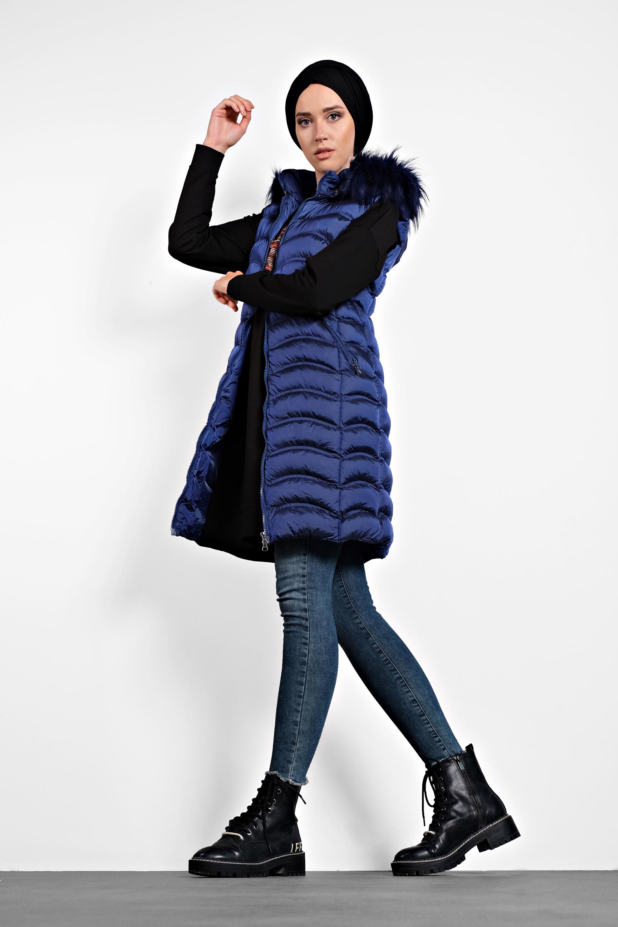 Tesettür giyim LACİVERT KÜRKLÜ KAPÜŞONLU ŞİŞME YELEK 90097