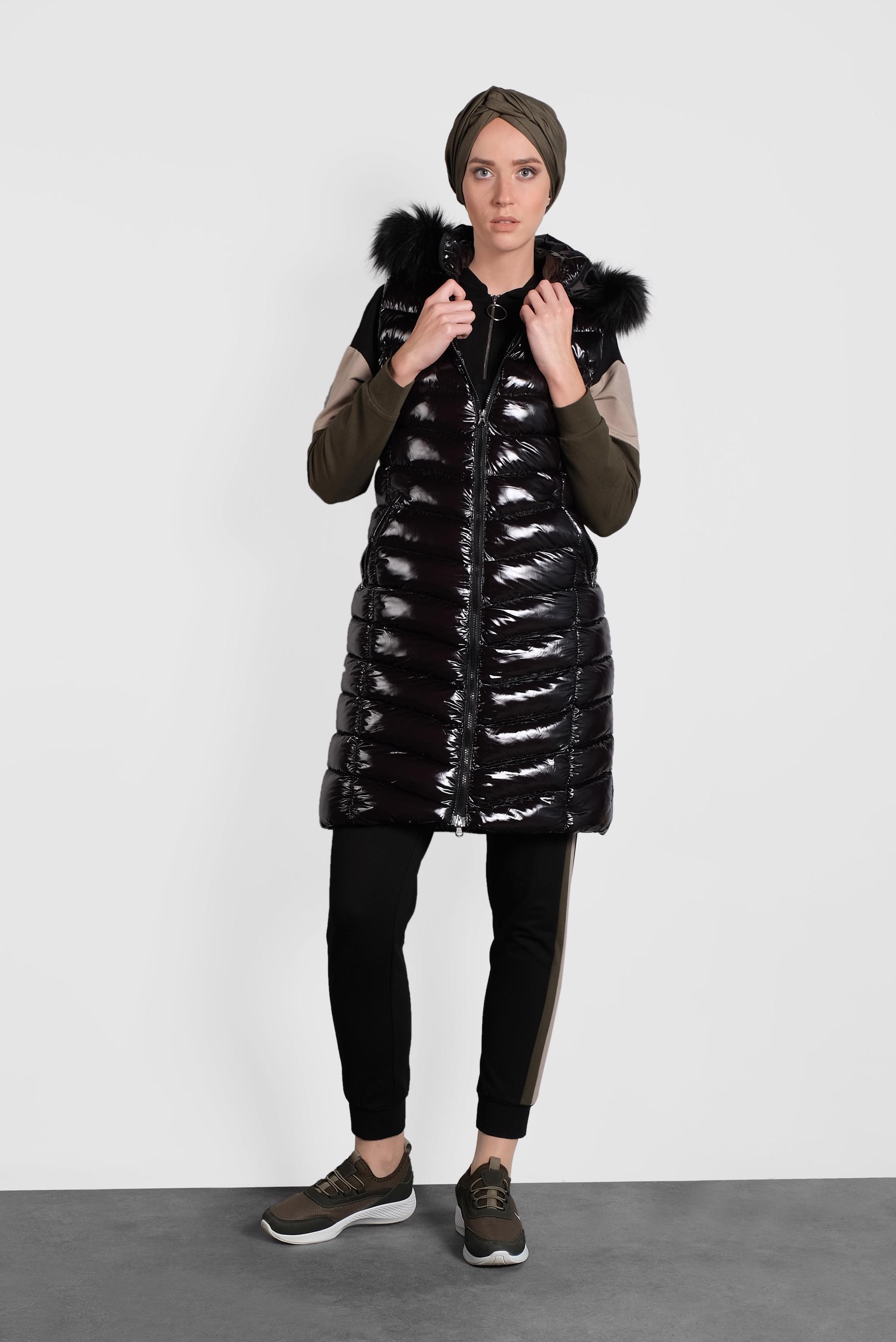 Tesettür giyim SİYAH KAPÜŞONU KÜRKLÜ RUGAN ŞİŞME YELEK 90098