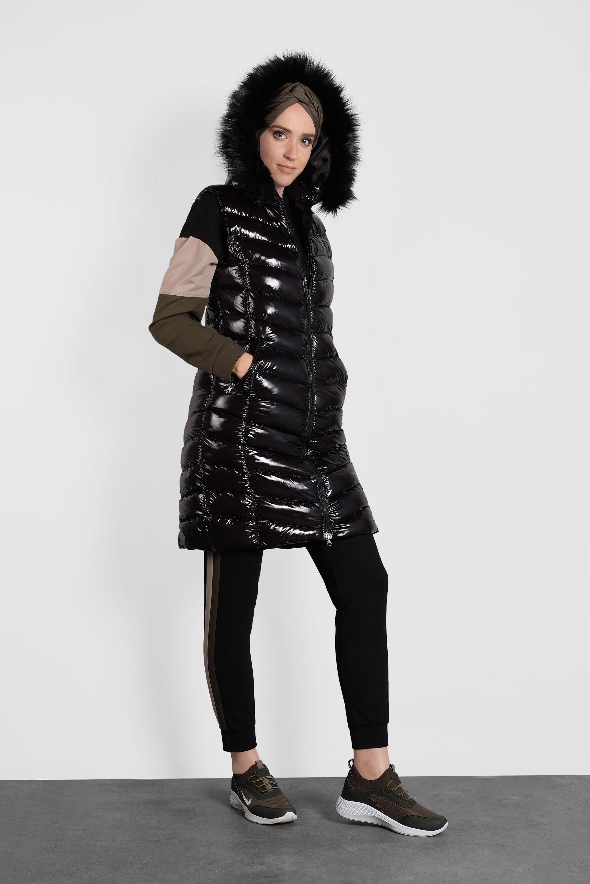 Tesettür giyim SİYAH KAPÜŞONU KÜRKLÜ RUGAN ŞİŞME YELEK 90098