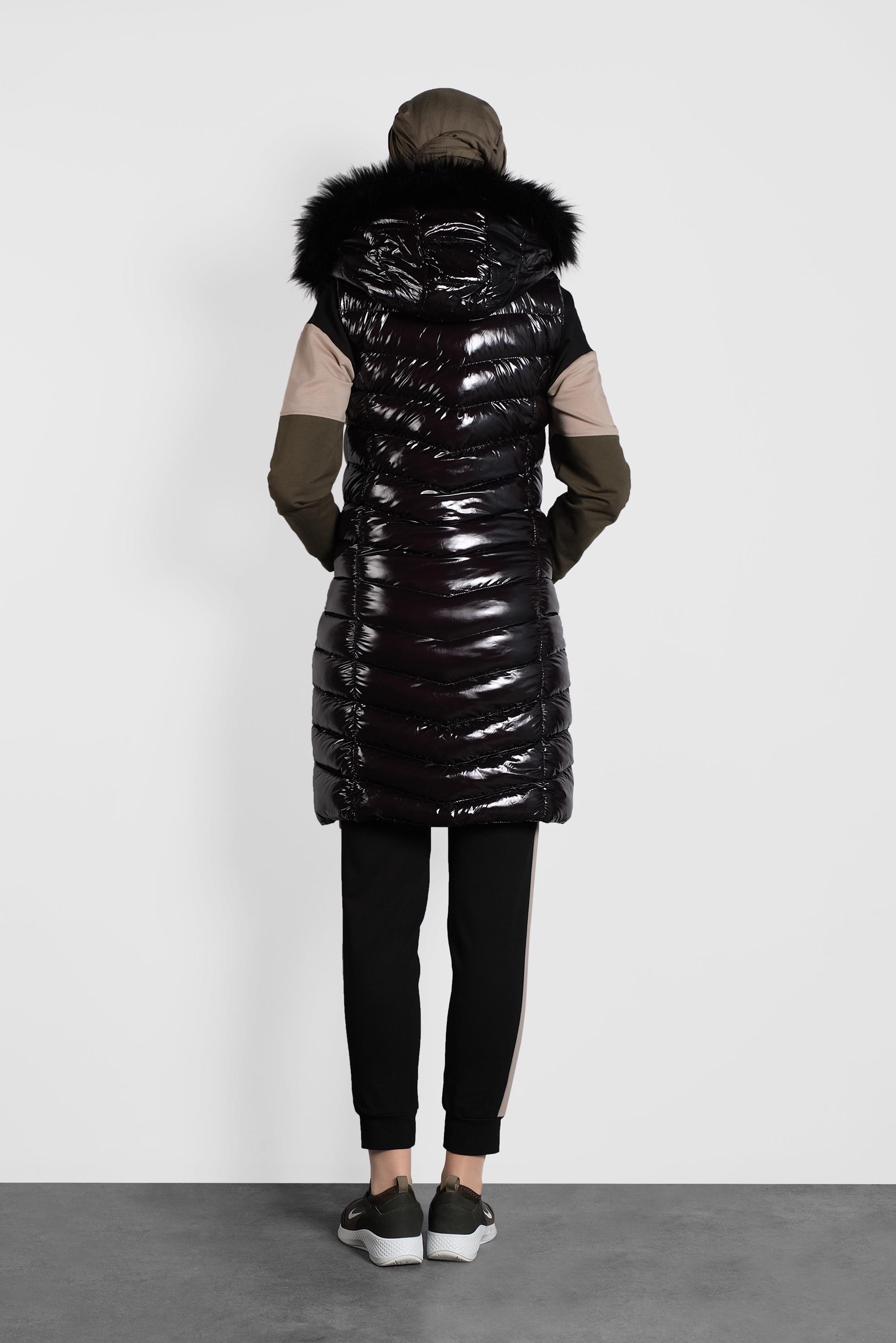 Tesettür giyim SİYAH KAPÜŞONU KÜRKLÜ RUGAN ŞİŞME YELEK 90098