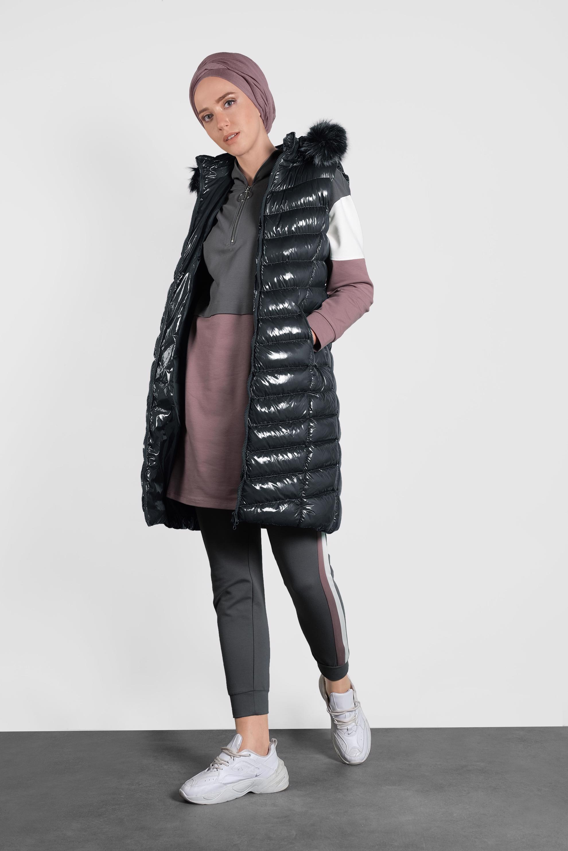 Tesettür giyim GRİ KAPÜŞONU KÜRKLÜ RUGAN ŞİŞME YELEK 90098