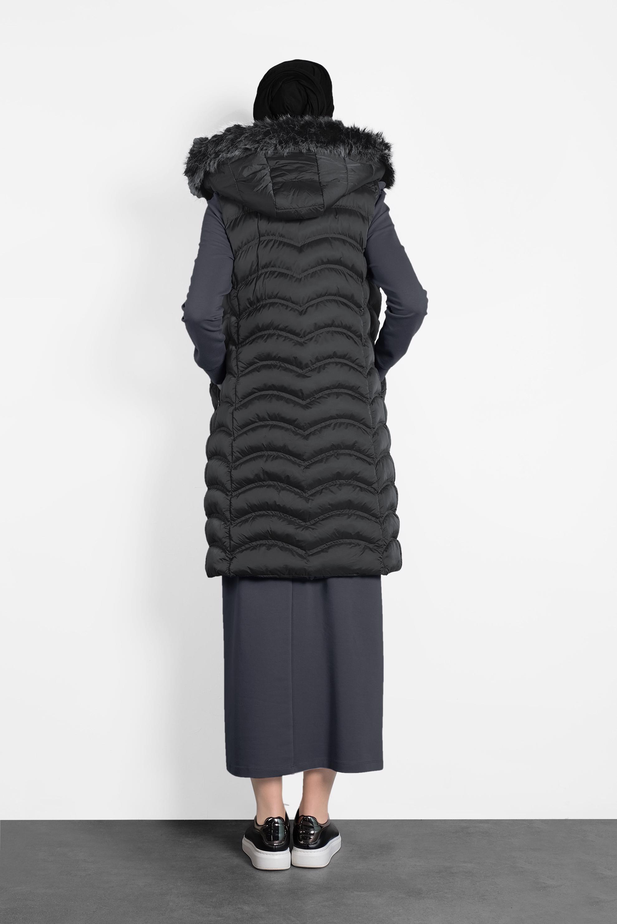 Tesettür giyim GRİ KÜRKLÜ KAPÜŞONLU ŞİŞME YELEK 90099