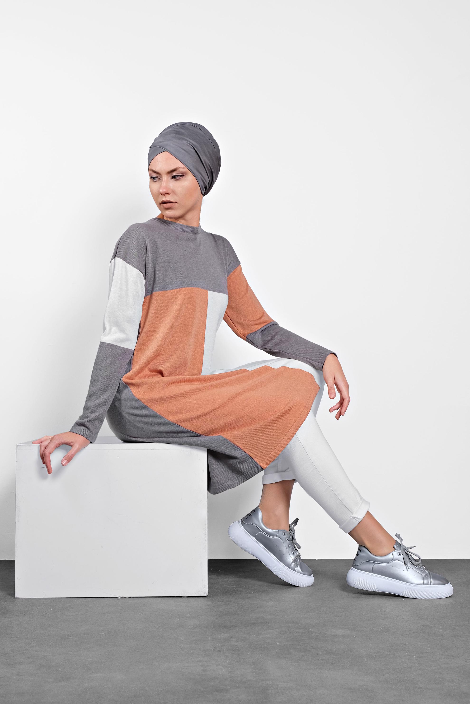 Tesettür giyim GRİ BİSİKLET YAKA TRİKO TUNİK 40011