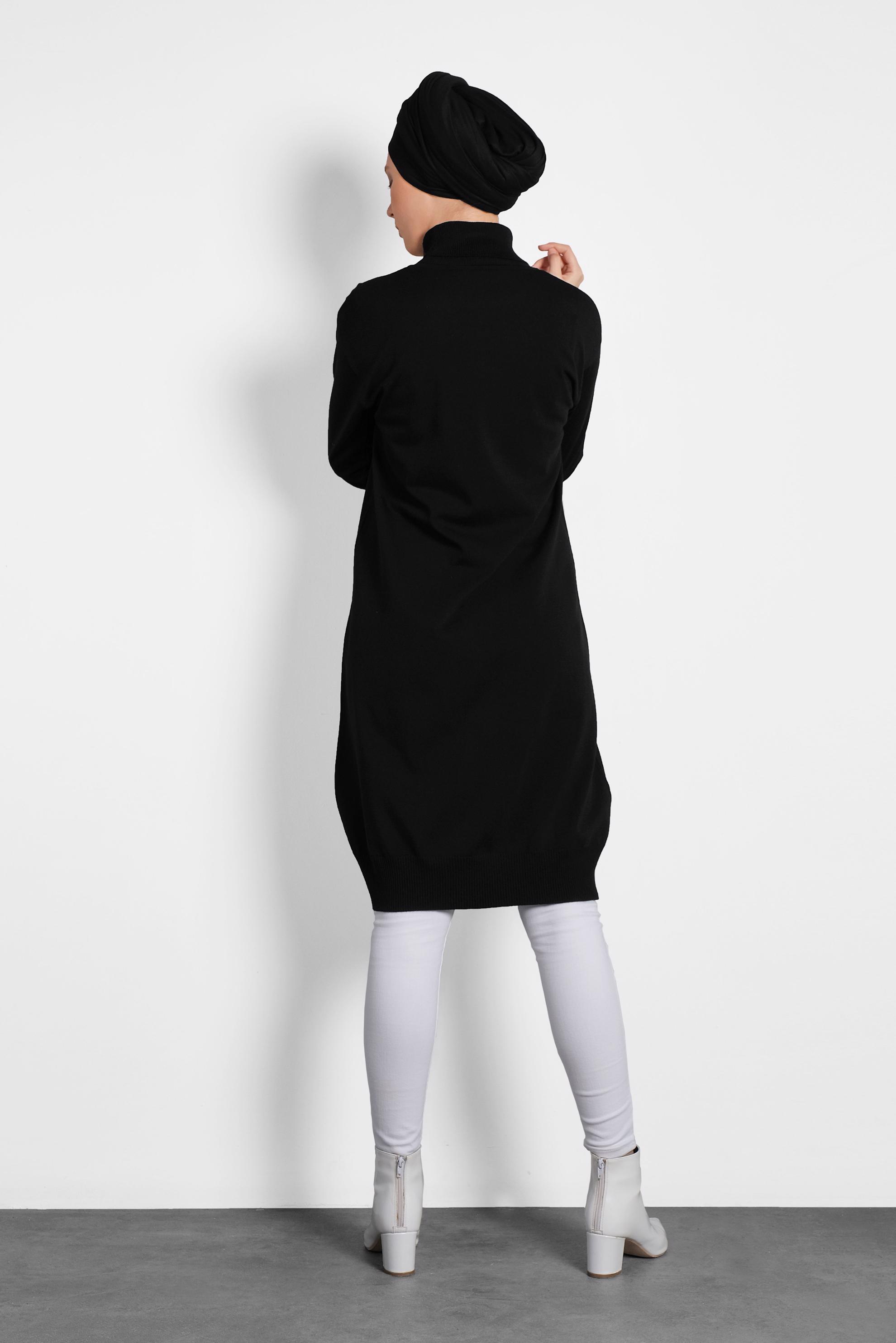 Tesettür giyim SİYAH BALIKÇI YAKA KOLLARI İNCİ DETAYLI TRİKO TUNİK 40023 