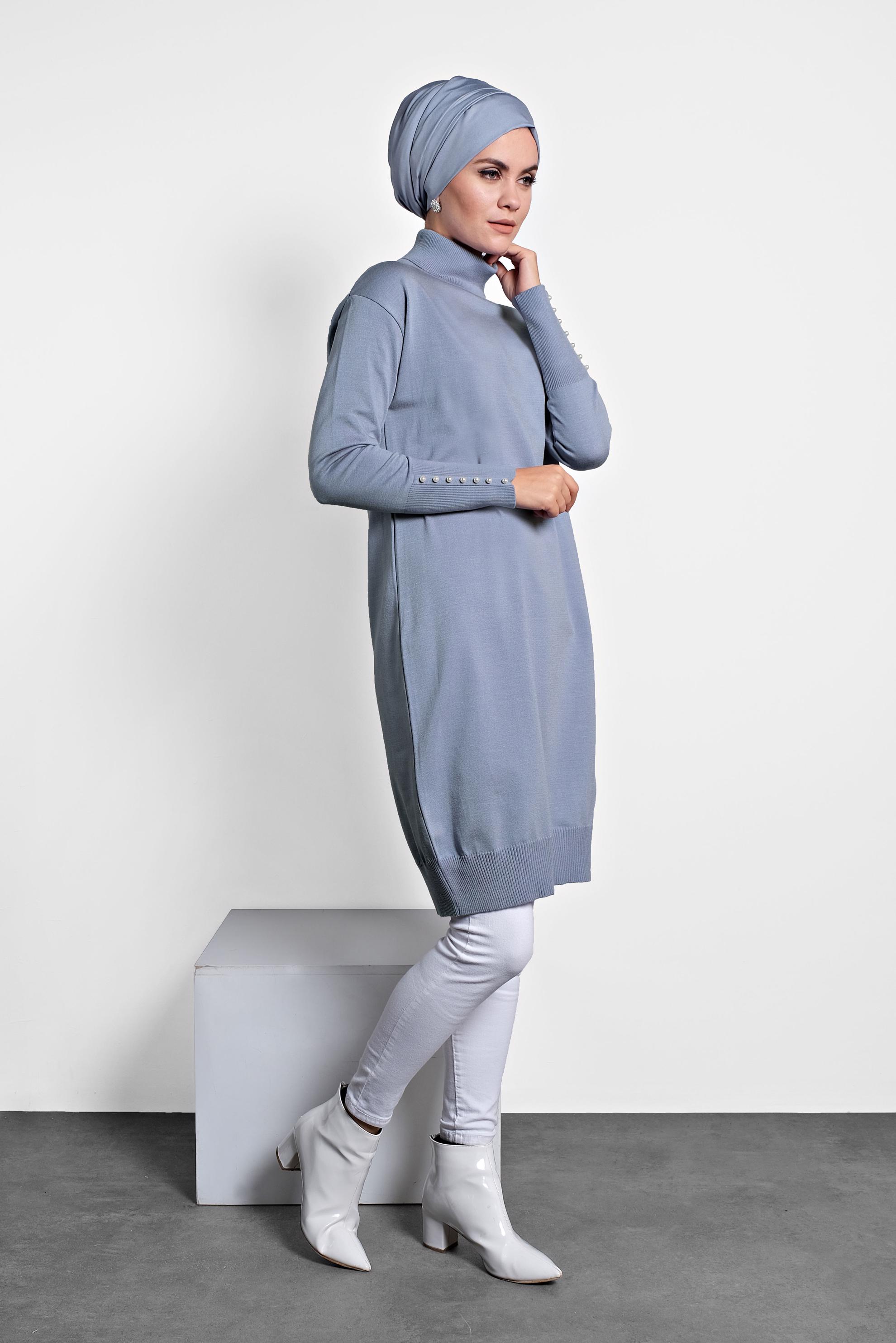 Tesettür giyim MAVİ BALIKÇI YAKA KOLLARI İNCİ DETAYLI TRİKO TUNİK 40023 