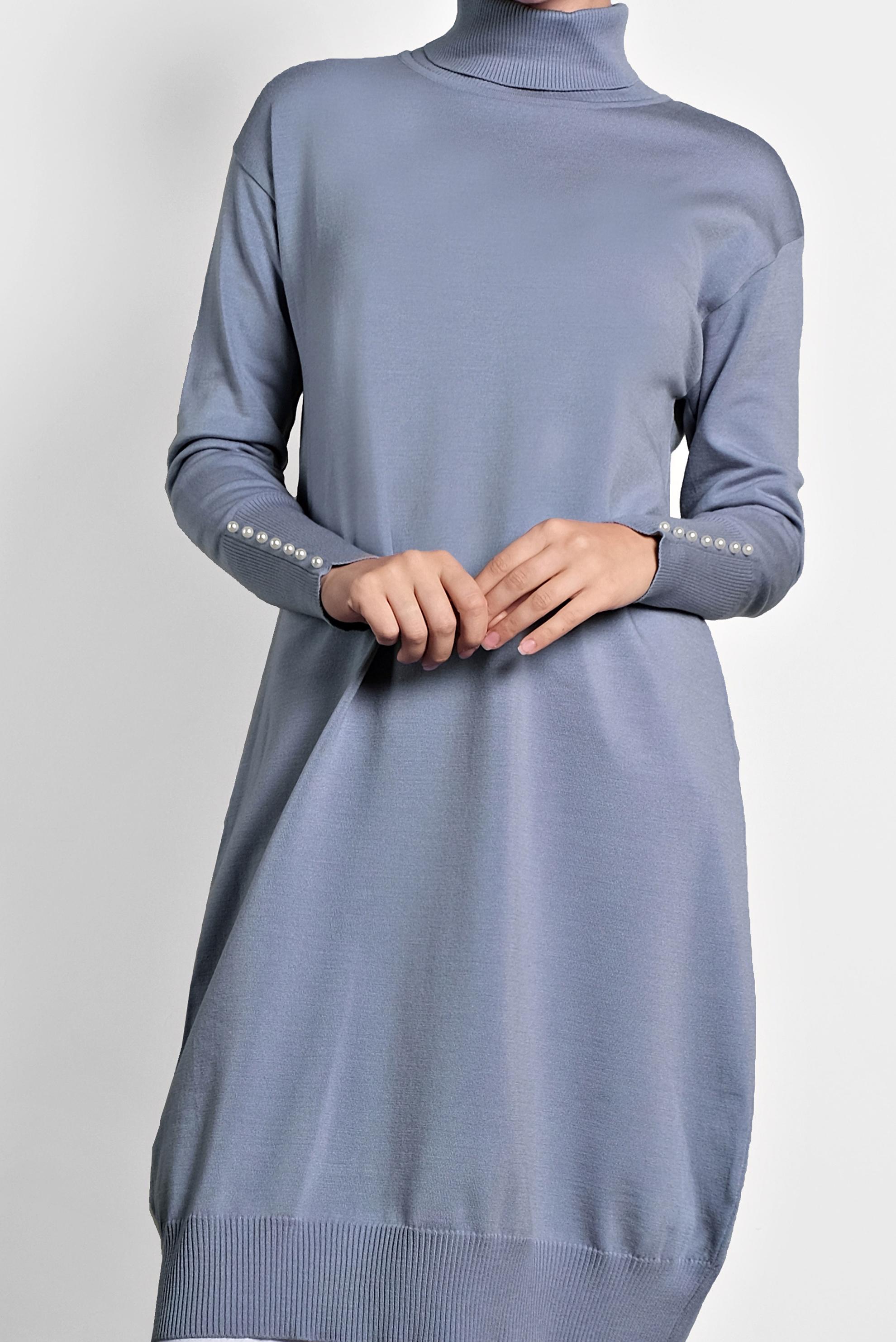 Tesettür giyim MAVİ BALIKÇI YAKA KOLLARI İNCİ DETAYLI TRİKO TUNİK 40023 