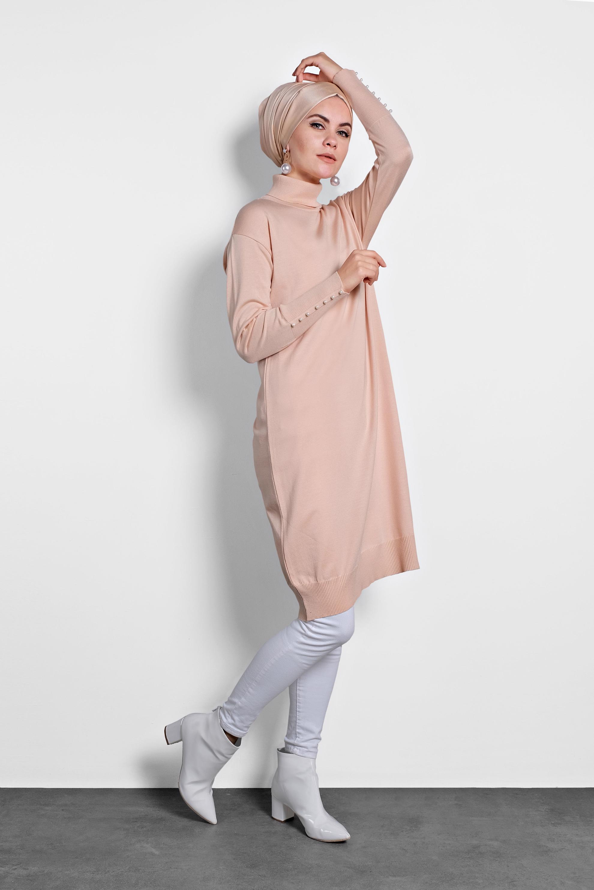 Tesettür giyim PUDRA BALIKÇI YAKA KOLLARI İNCİ DETAYLI TRİKO TUNİK 40023 