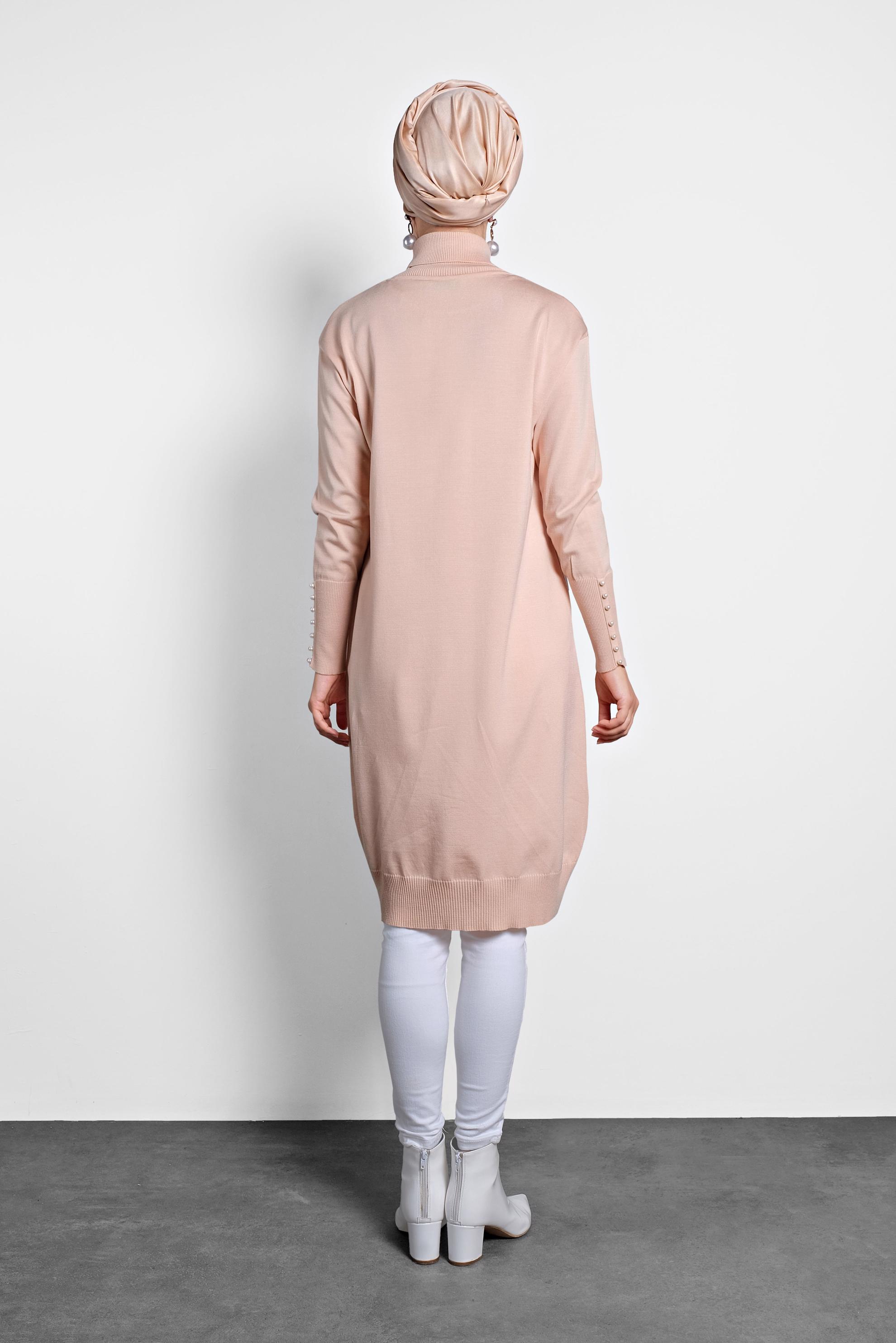 Tesettür giyim PUDRA BALIKÇI YAKA KOLLARI İNCİ DETAYLI TRİKO TUNİK 40023 