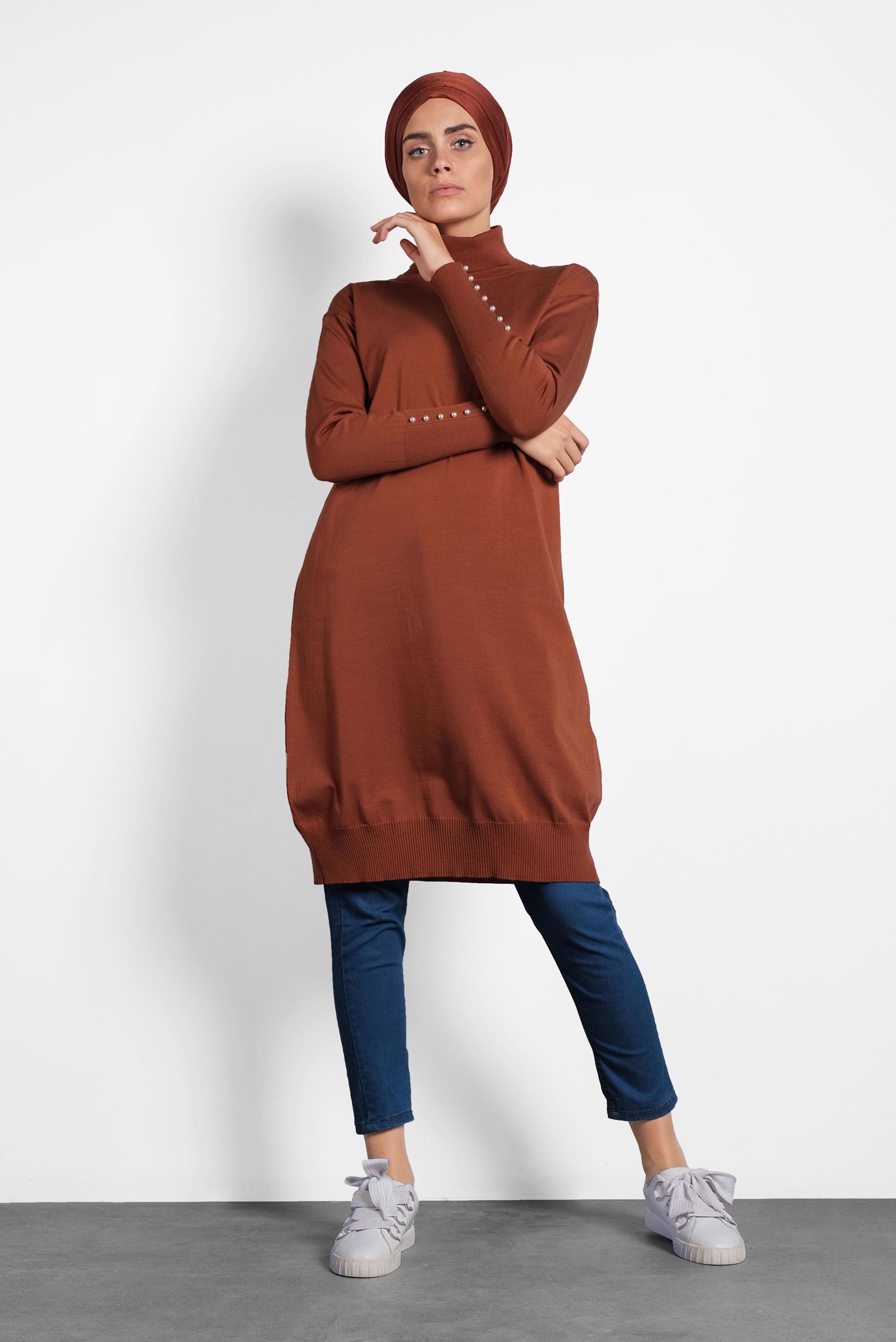 Tesettür giyim KAHVE BALIKÇI YAKA KOLLARI İNCİ DETAYLI TRİKO TUNİK 40023 