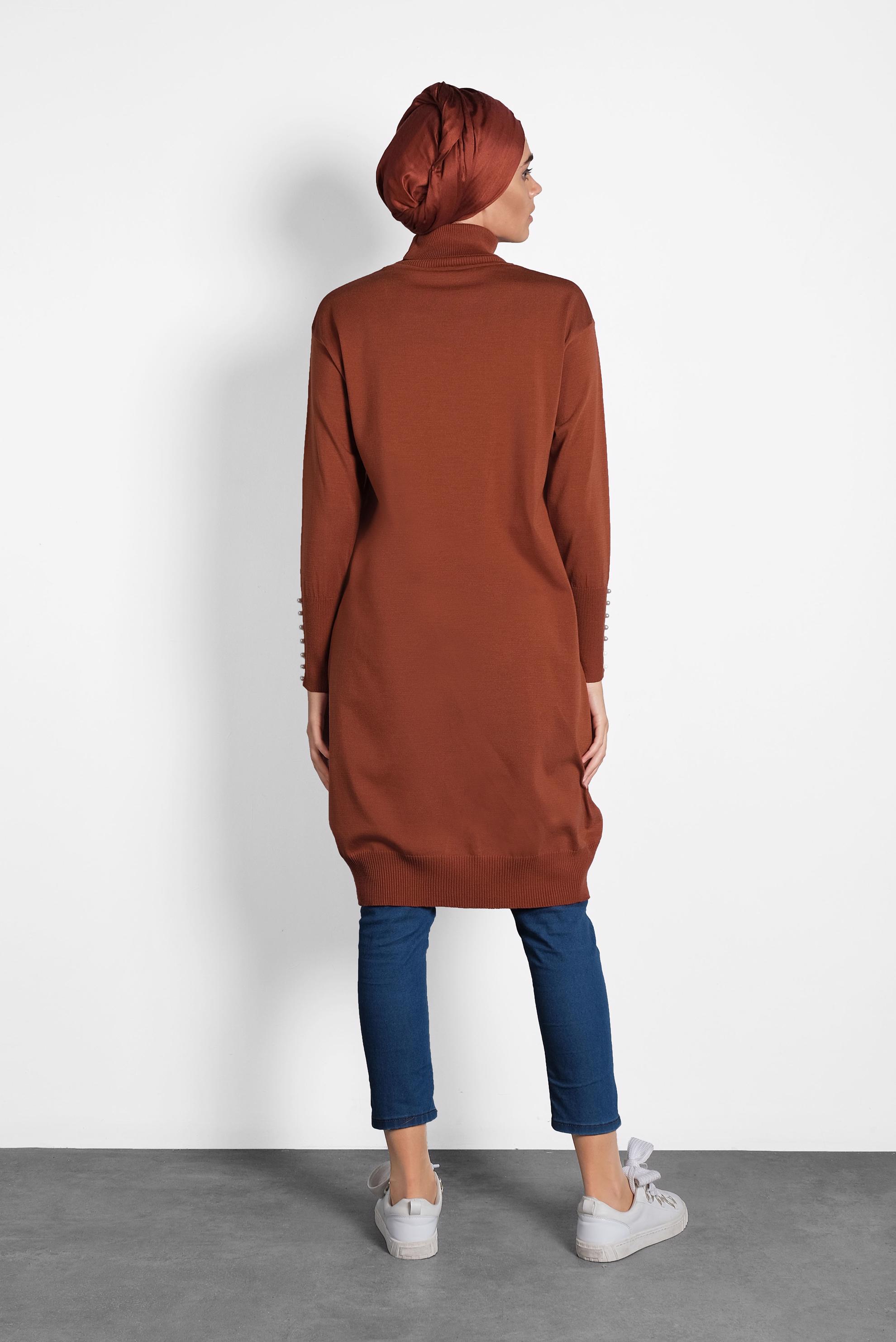 Tesettür giyim KAHVE BALIKÇI YAKA KOLLARI İNCİ DETAYLI TRİKO TUNİK 40023 