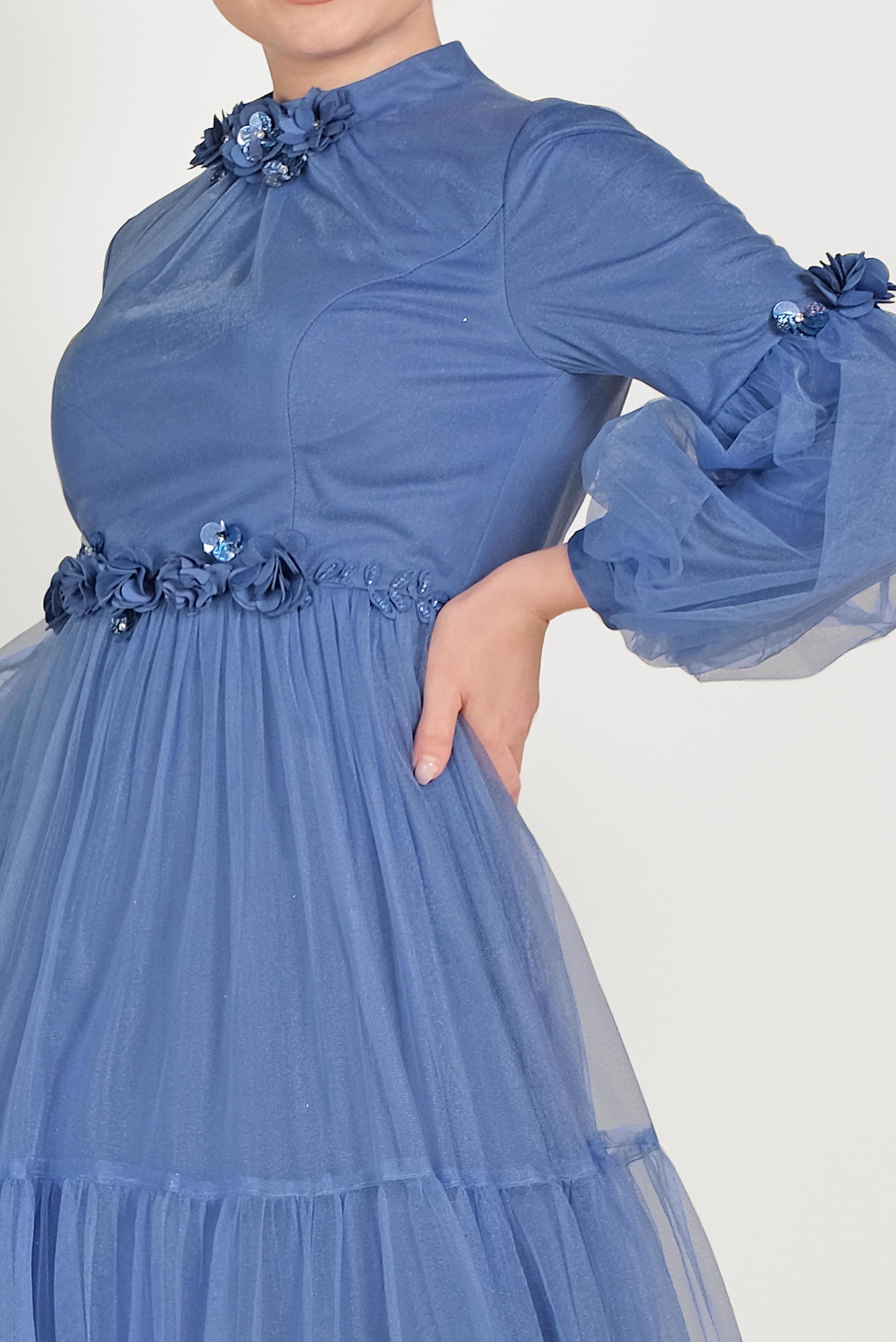 Tesettür giyim MAVİ ÇİÇEK DETAYLI TÜL ABİYE ELBİSE 50006