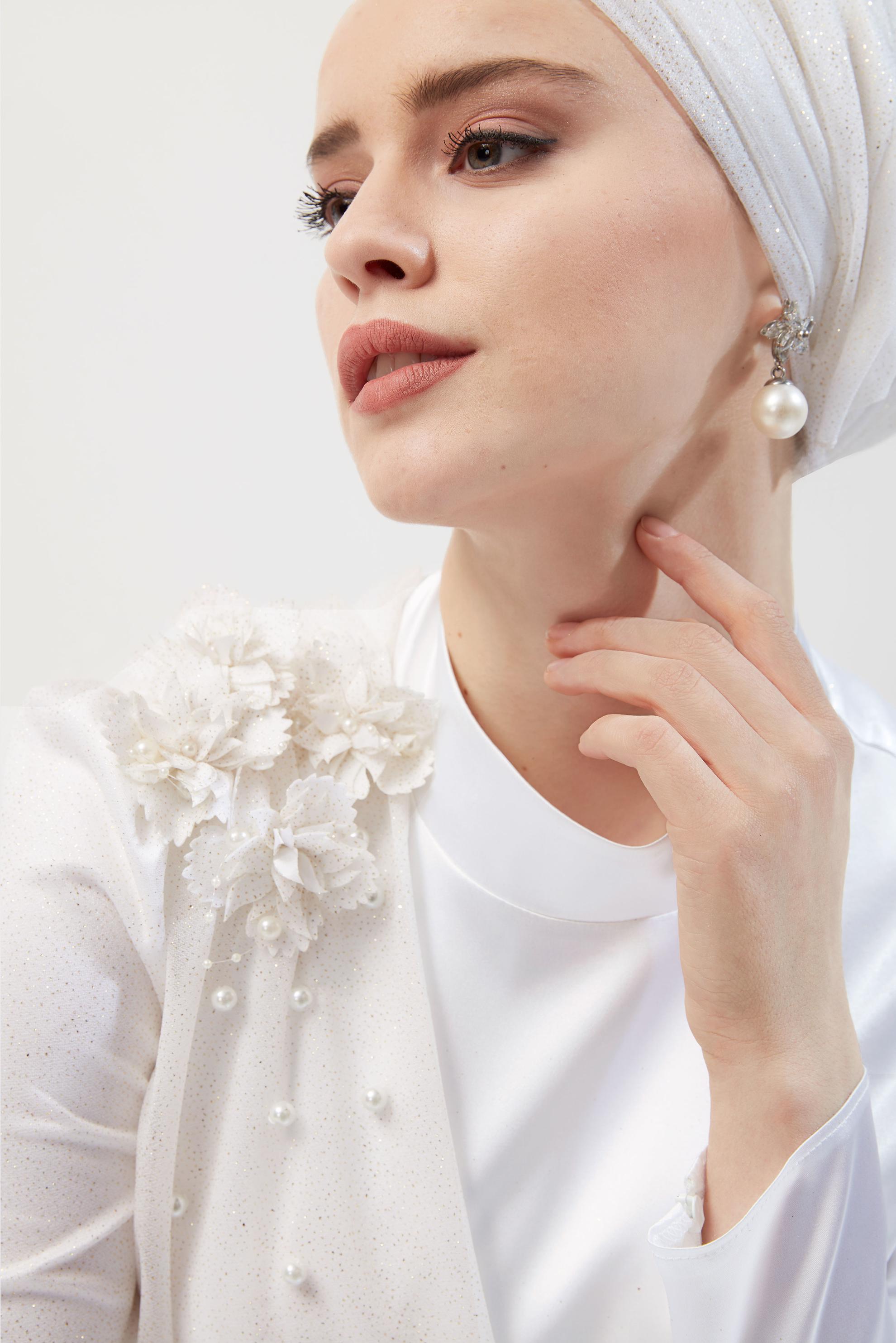 Tesettür giyim BEJ ÜÇ BOYUTLU ÇİÇEKLİ İNCİLİ ABİYE 50017 