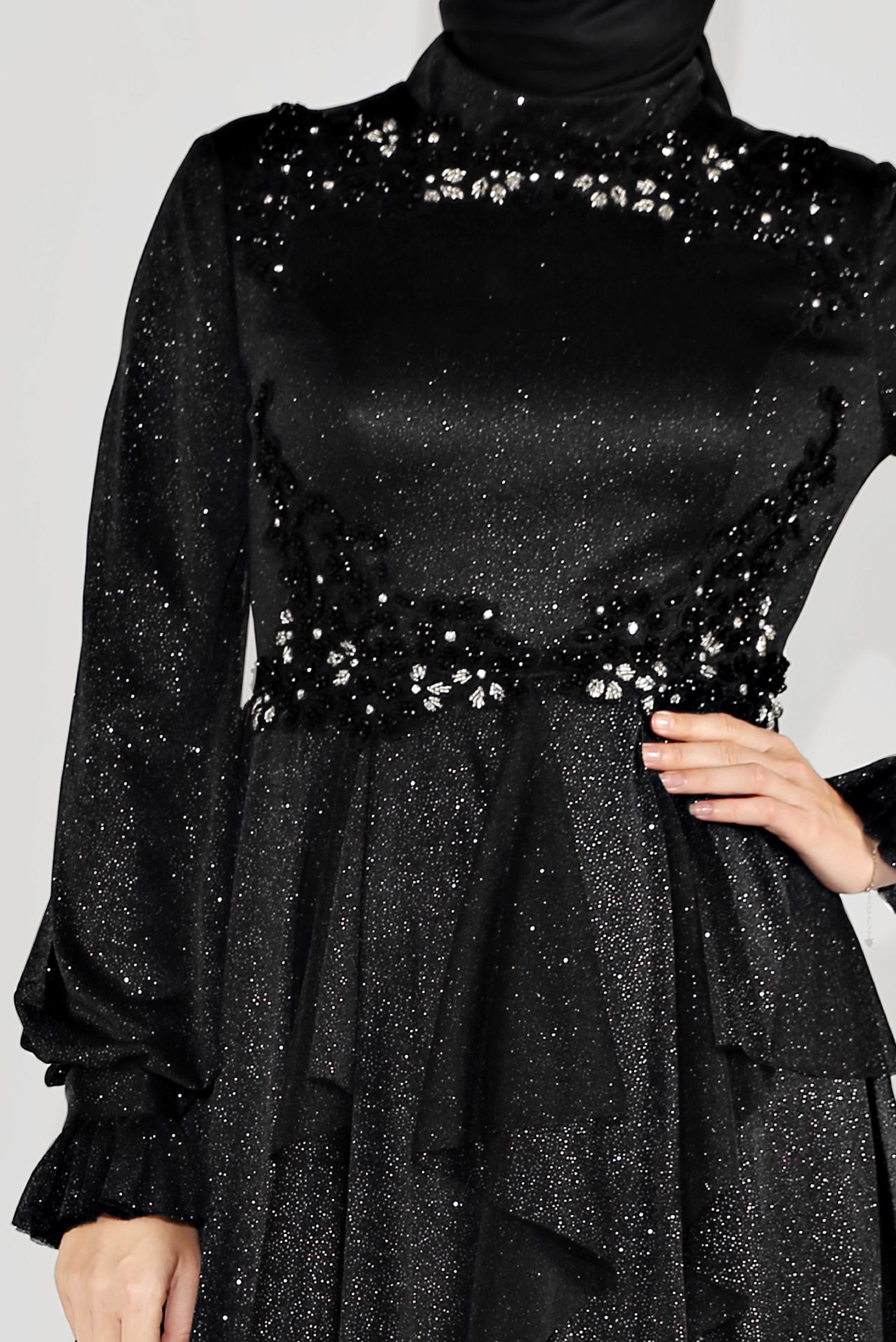 Tesettür giyim SİYAH BONCUKLU HAKİM YAKA FIRFIRLI ELBİSE 50018