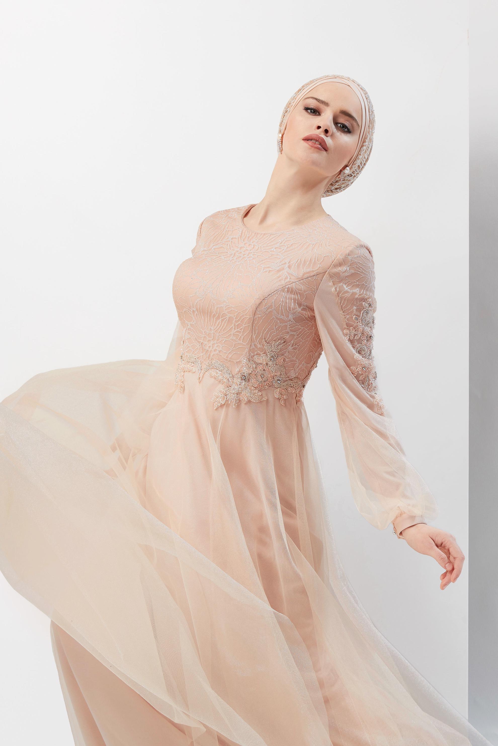 Tesettür giyim BEJ DANTEL DETAYLI ŞİFON ABİYE ELBİSE 50020