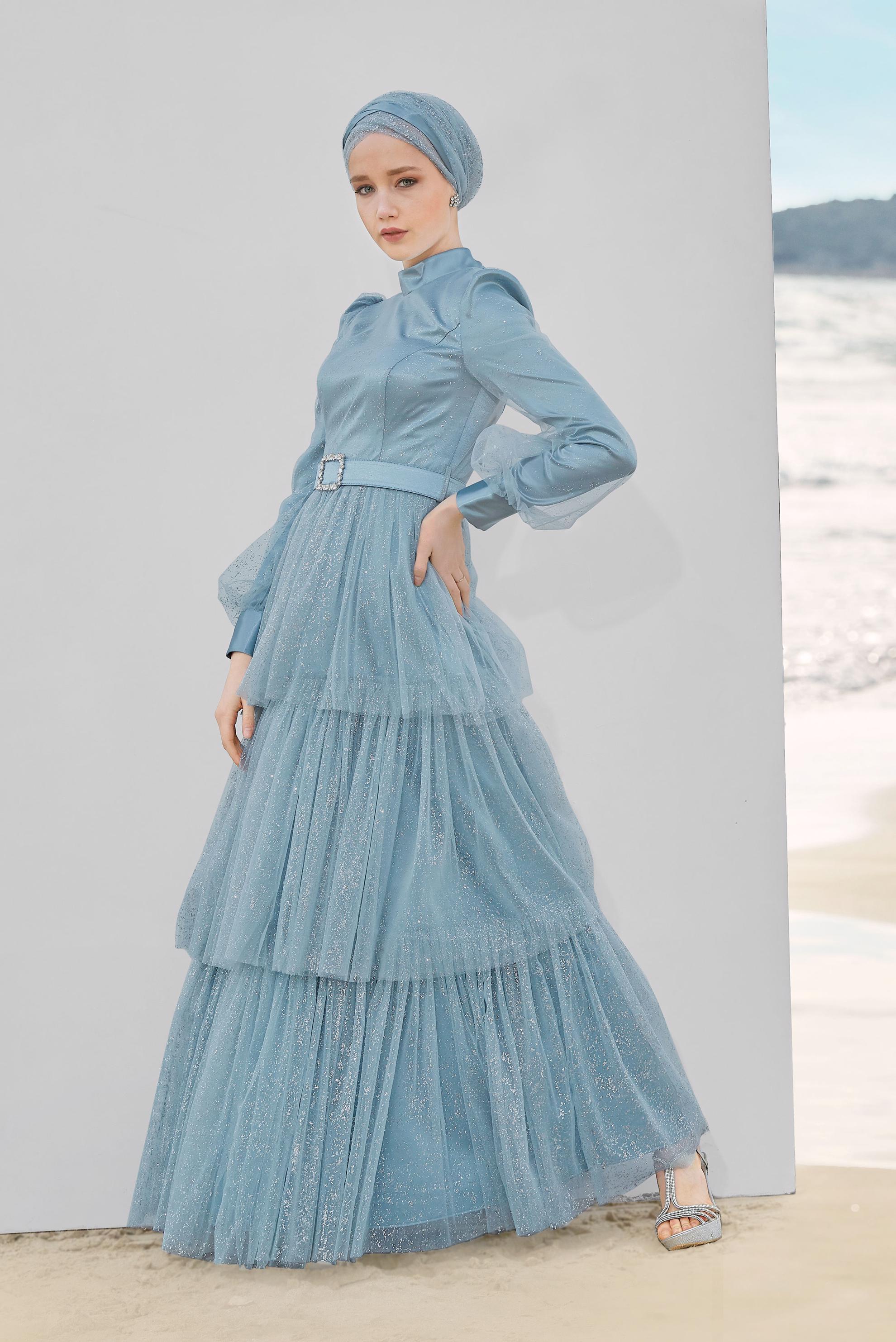 Tesettür giyim MAVİ BELİ KEMERLİ TÜL DETAYLI PARLAK ELBİSE 50024