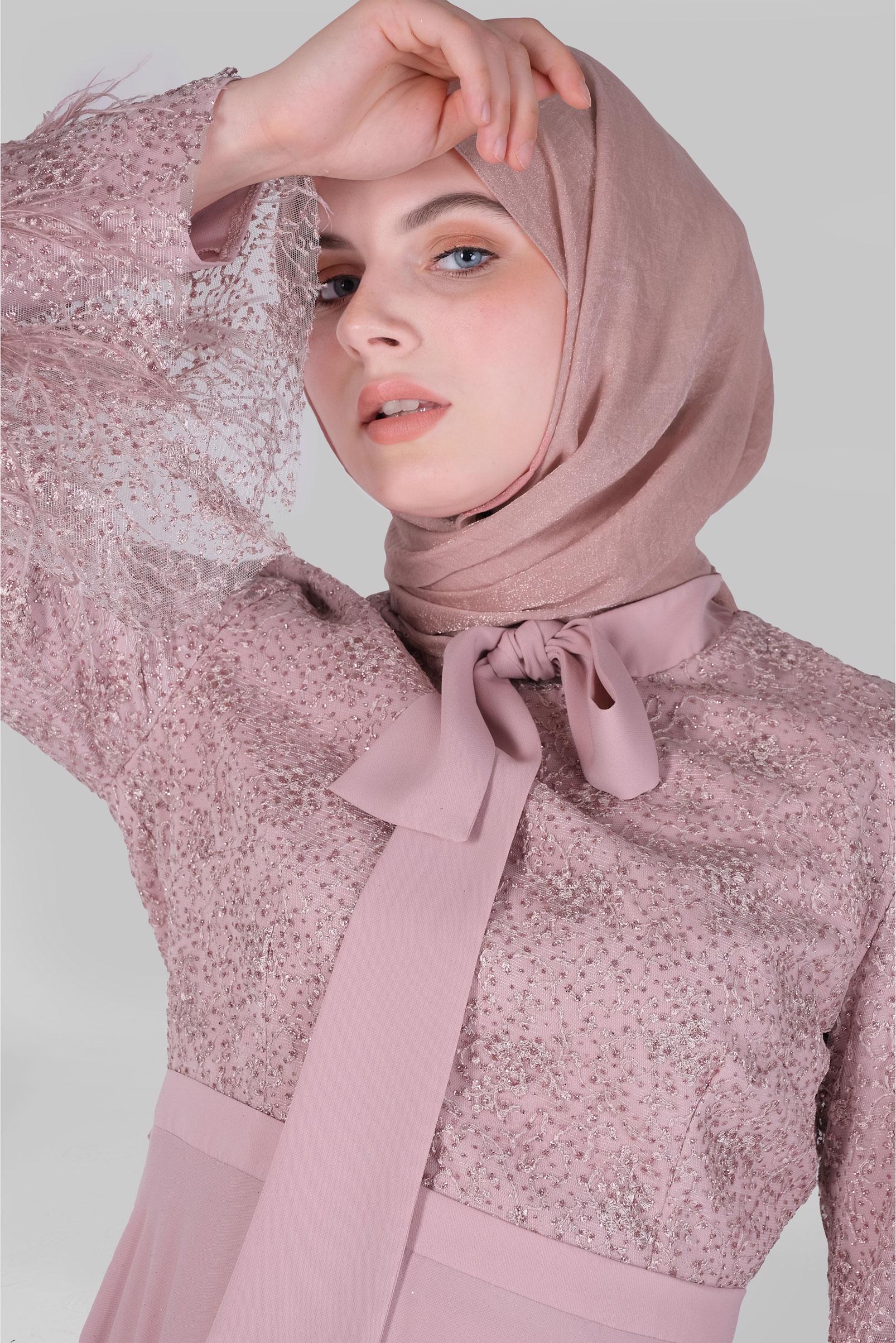 Tesettür giyim PUDRA FİYONK YAKA TÜYLÜ GENİŞ KOL ELBİSE  50029