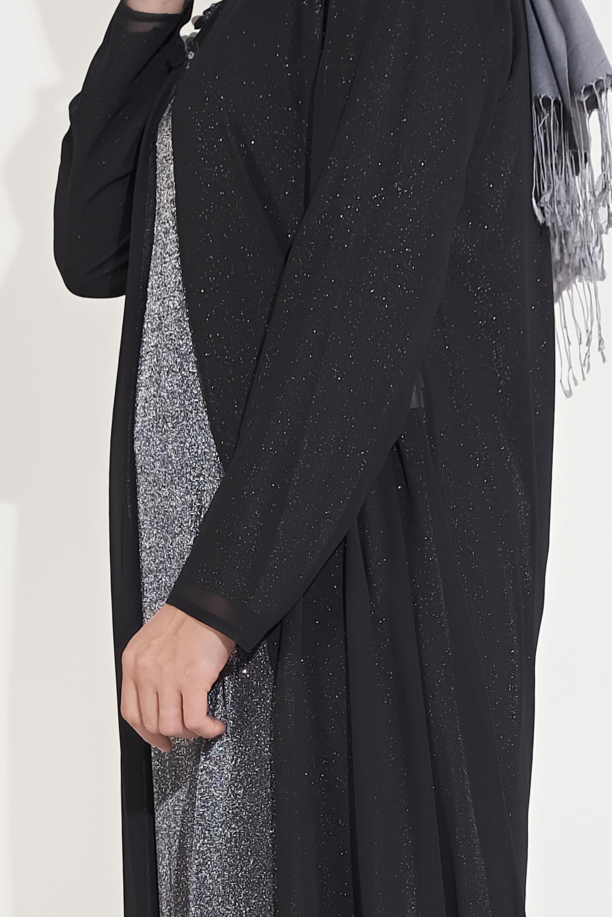 Tesettür giyim GRİ ÜÇ BOYUTLU ÇİÇEK DETAYLI SİMLİ İKİLİ ELBİSELİ ABİYE 50030 